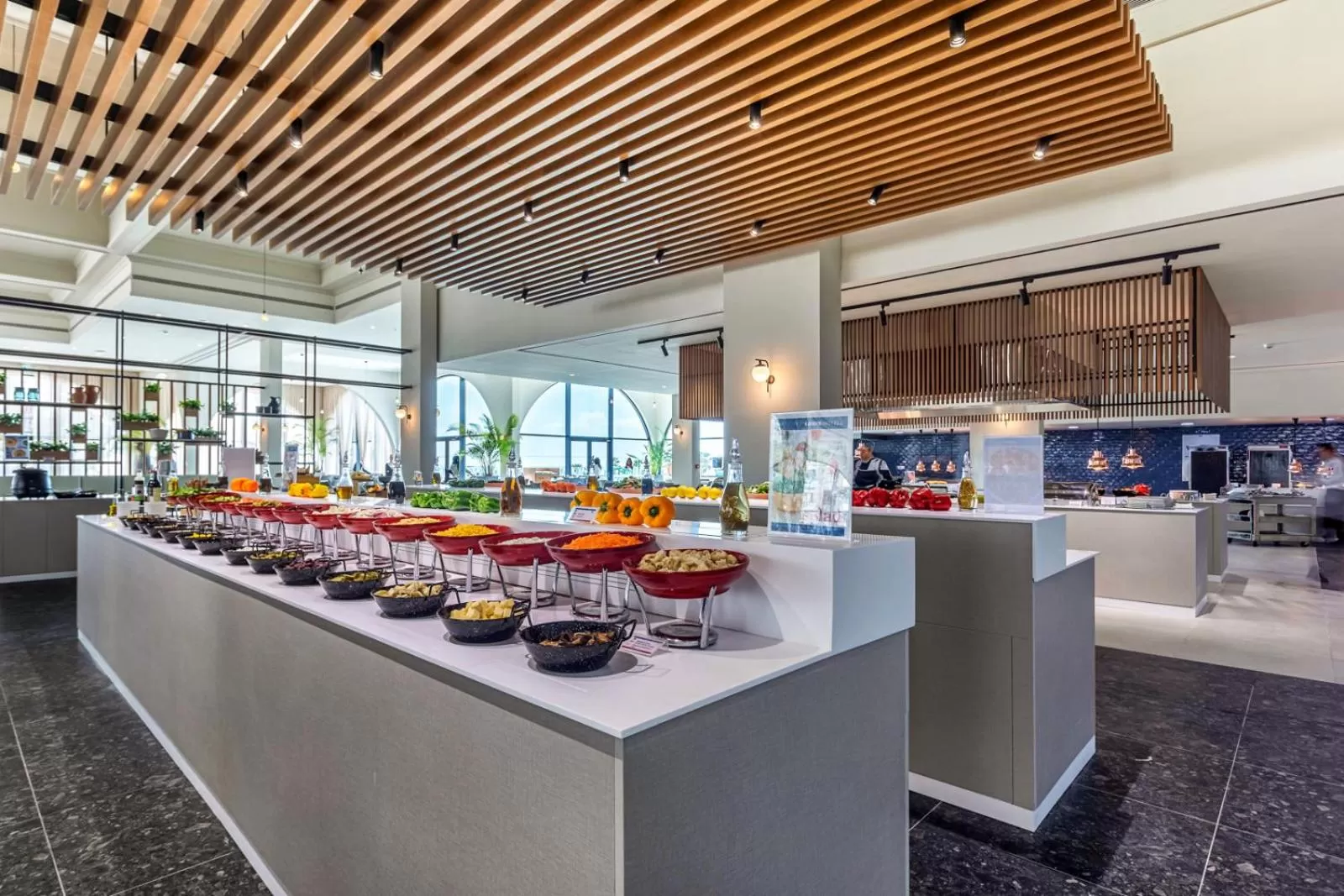 Restaurant/places to eat in Louis Phaethon Beach