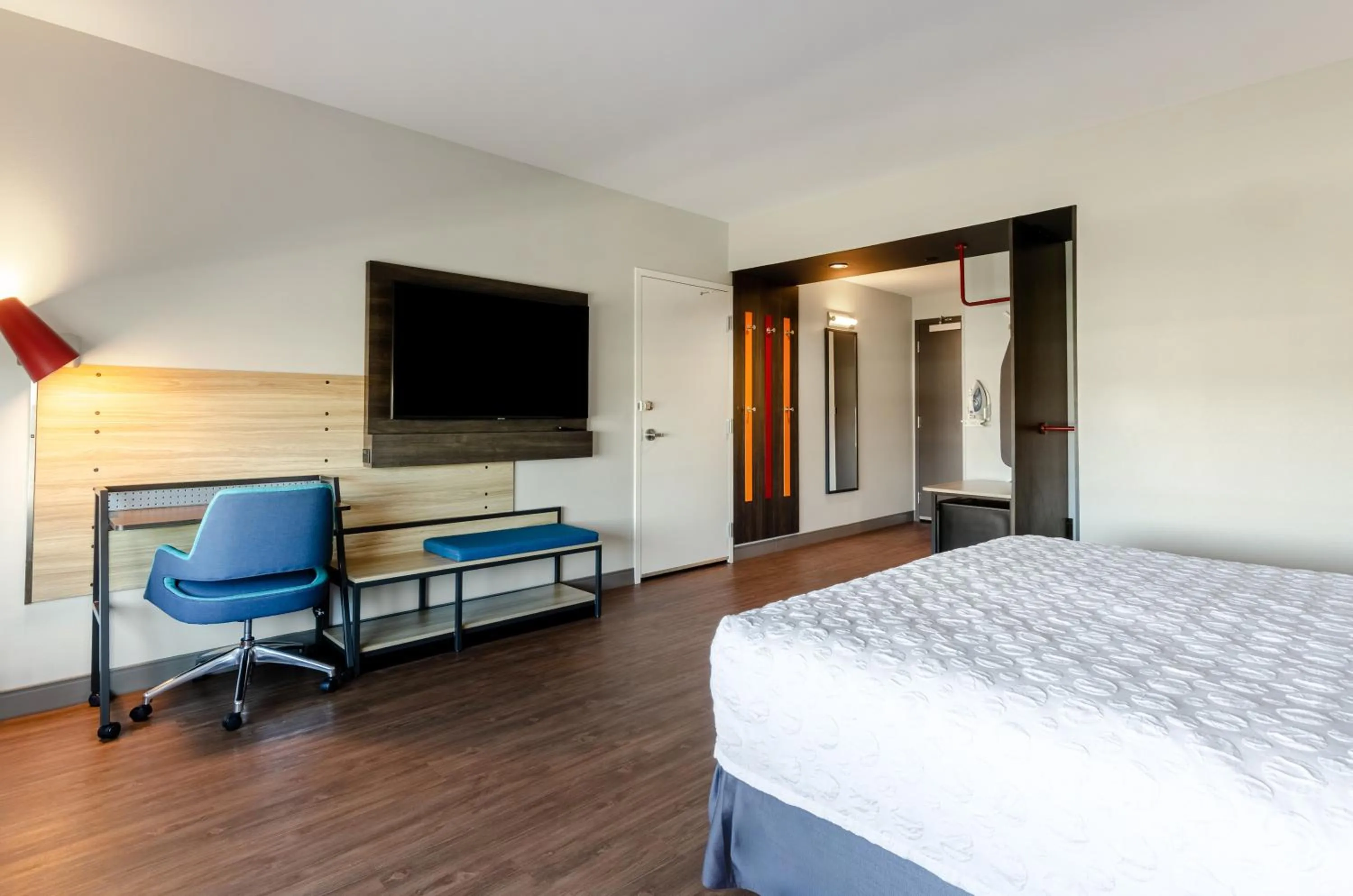 Communal lounge/ TV room, Bed in Tru By Hilton Christiansburg