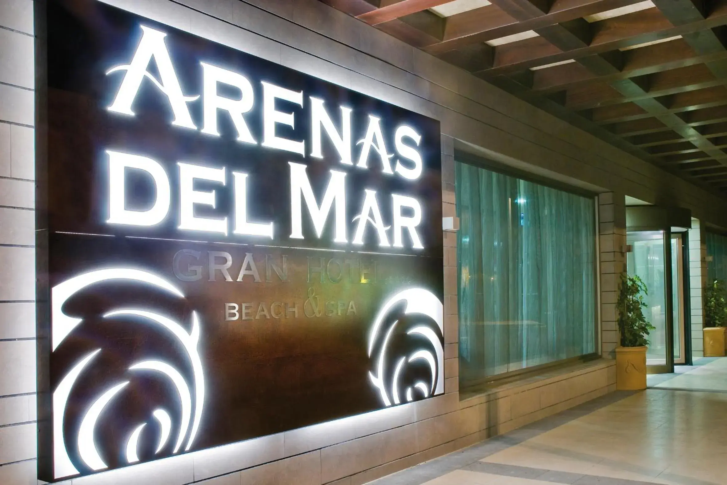 Facade/entrance in Kn Hotel Arenas del Mar Adults Only