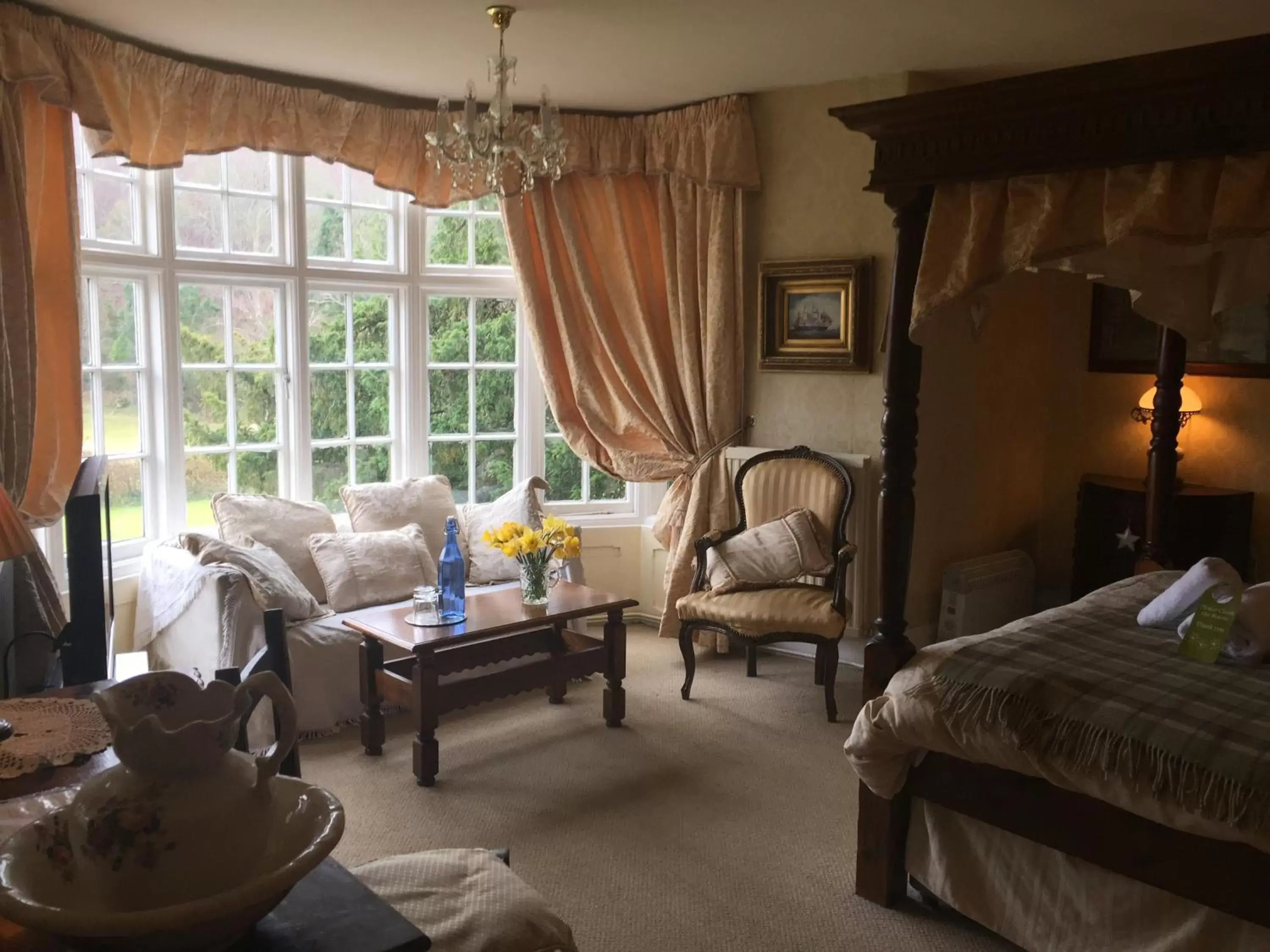 Photo of the whole room, Seating Area in Glyn Isa Country House B&B and self catering Lodge