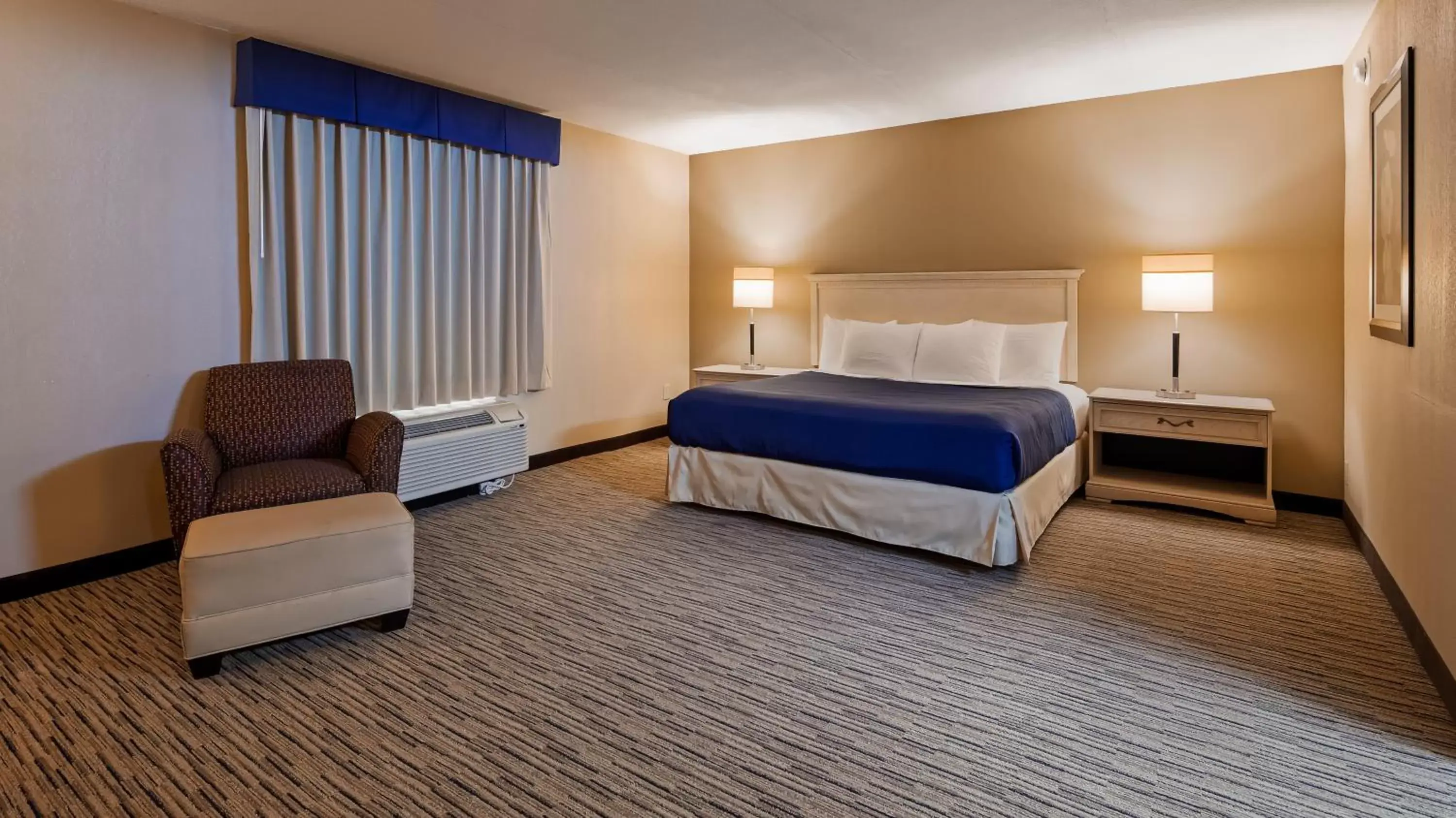 Bed in SureStay Hotel by Best Western Tupelo North