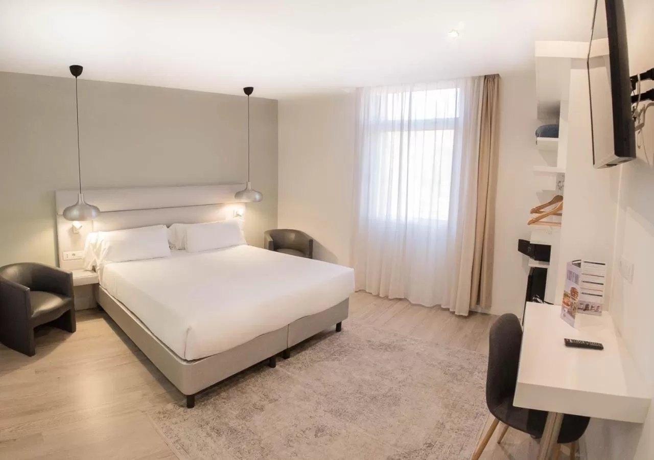 Photo of the whole room, Bed in Hotel Pasarela