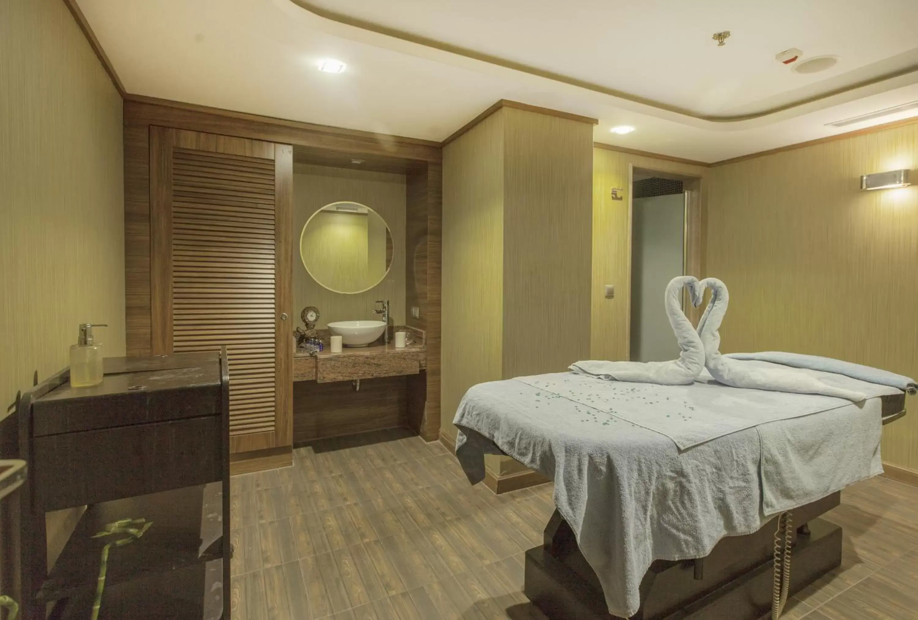 Spa and wellness centre/facilities in New Park Hotel