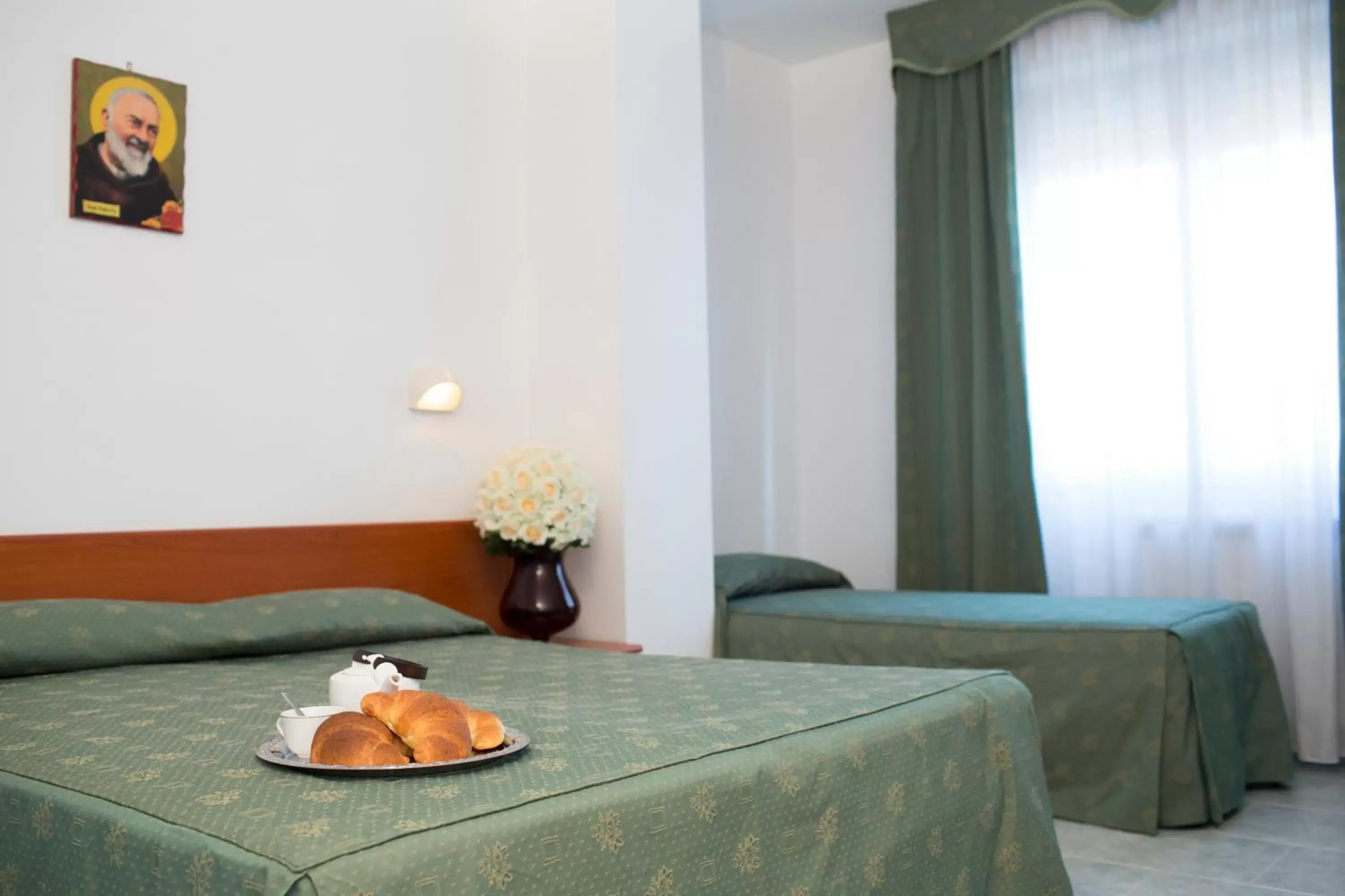 Food and drinks, Bed in Albergo Villa Marchese