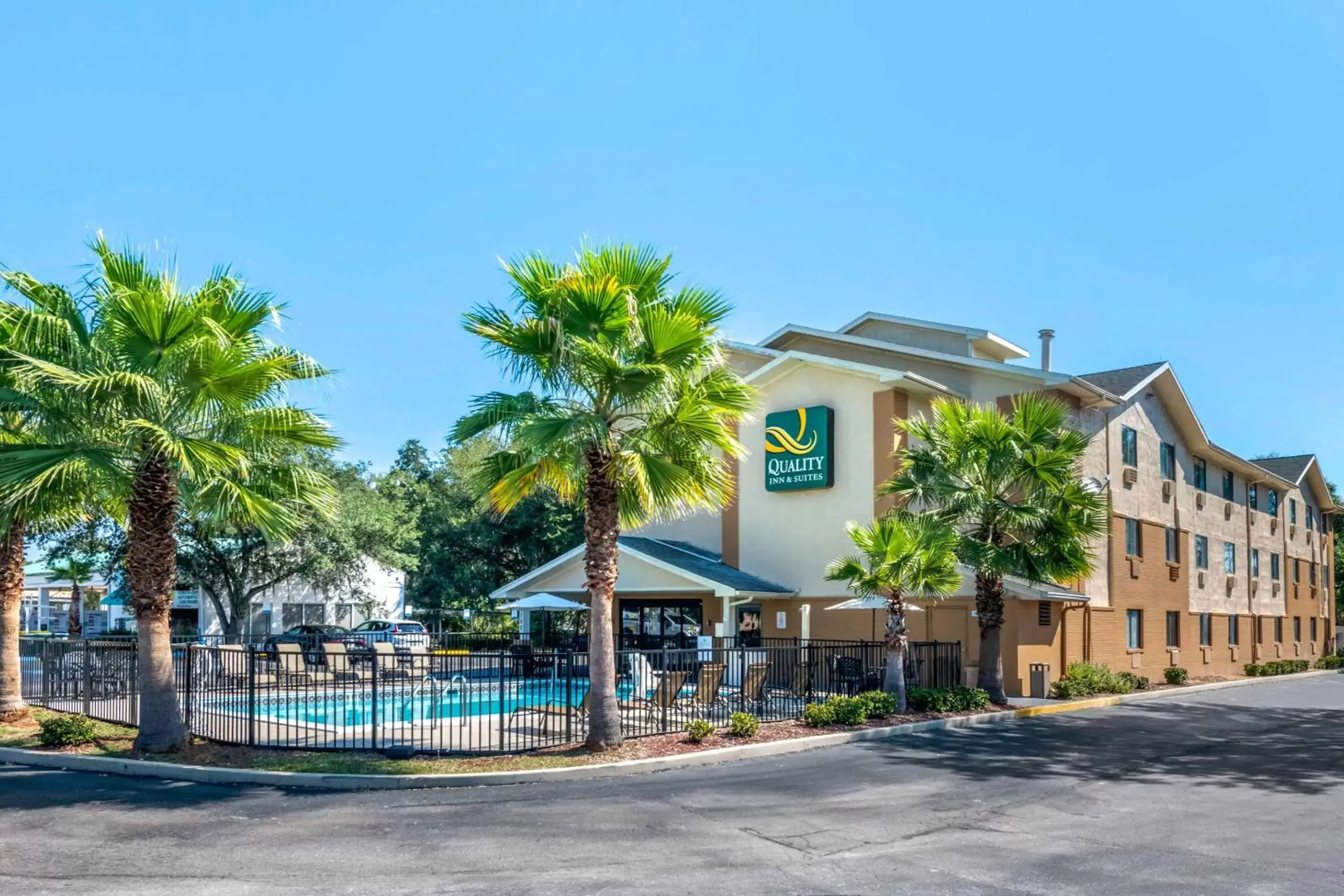 Property building in Quality Inn & Suites Leesburg Chain of Lakes Property building in Quality Inn & Suites Leesburg Chain of Lakes