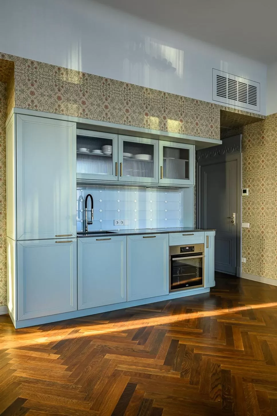Living room, Kitchen/Kitchenette in Roze Peldu Residence