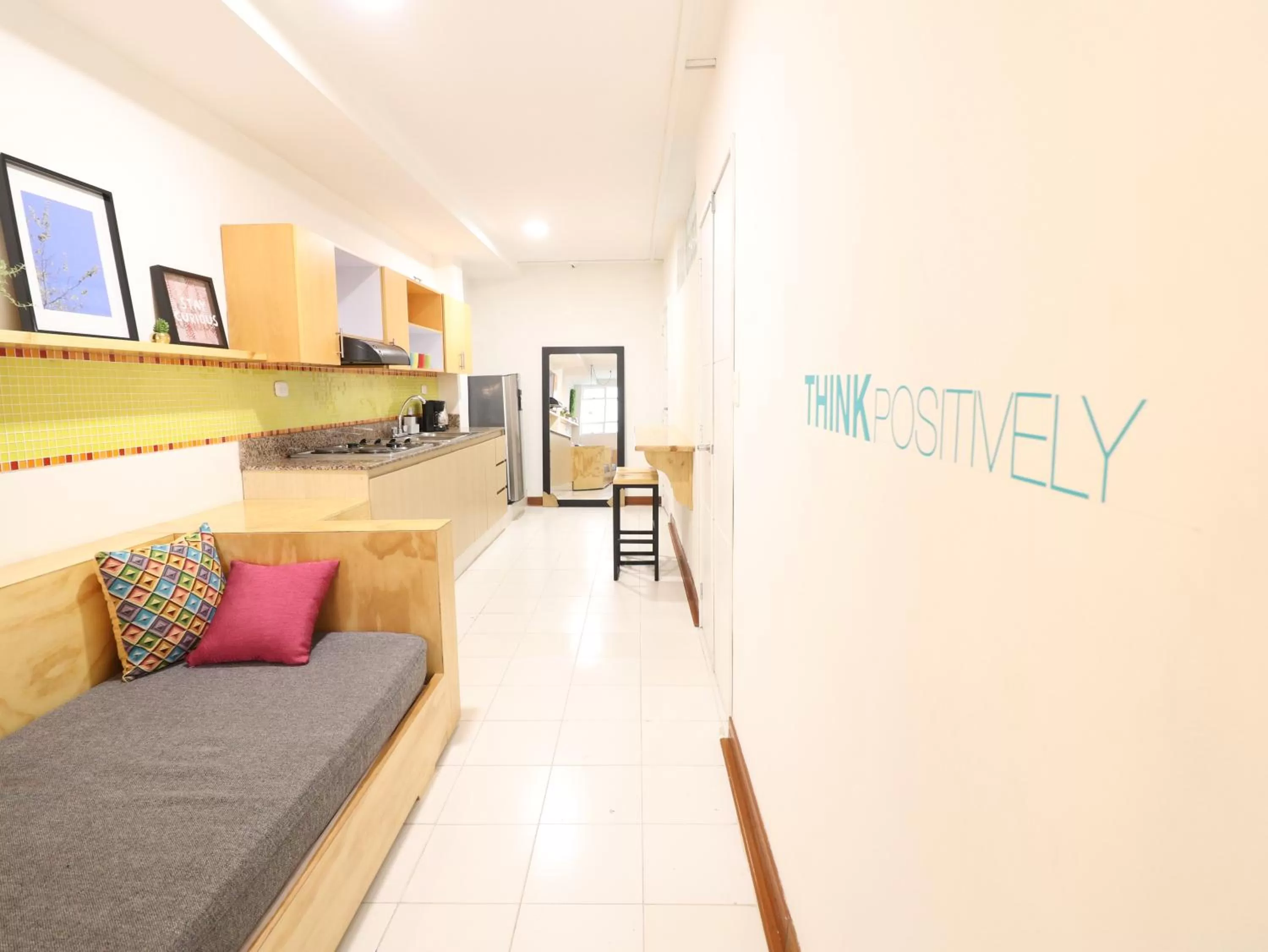 Living room in 554 Apartments