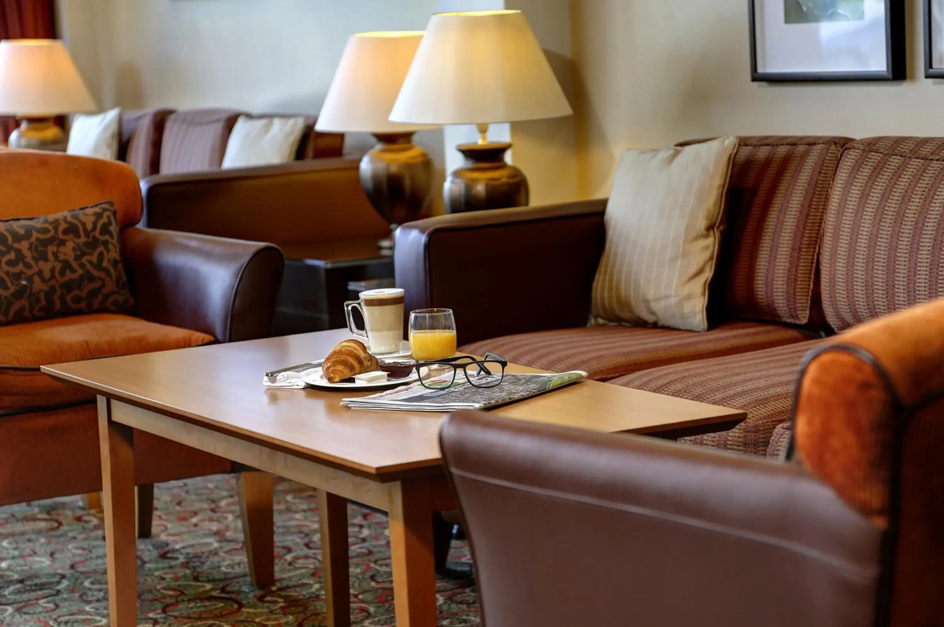 Lobby or reception, Seating Area in Best Western Plus Milford Hotel