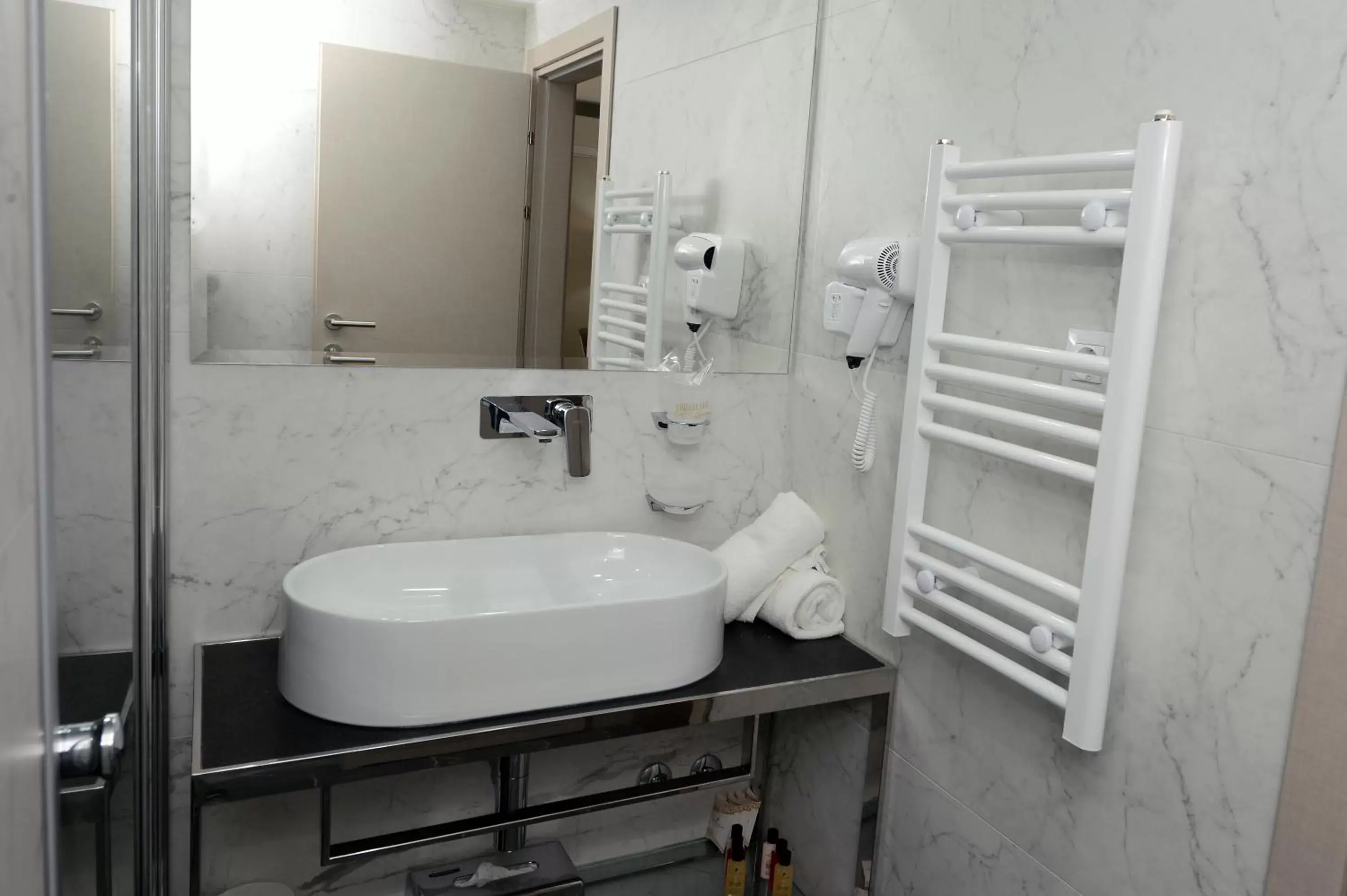 Bathroom in Hotel Alexandar II