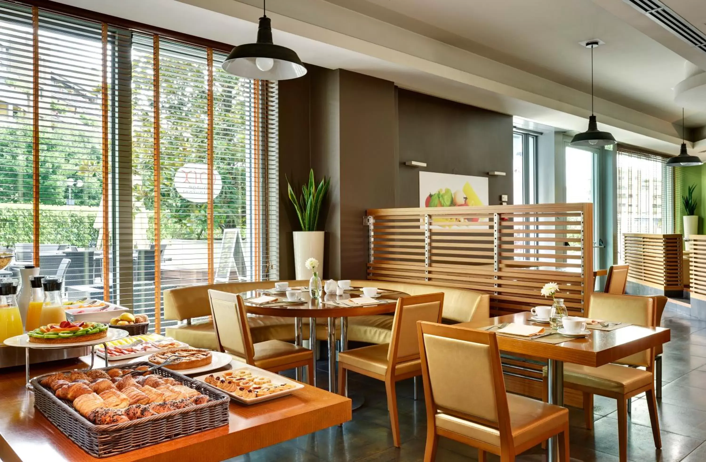 Breakfast, Restaurant/Places to Eat in UNAHOTELS The ONE Milano Hotel & Residence