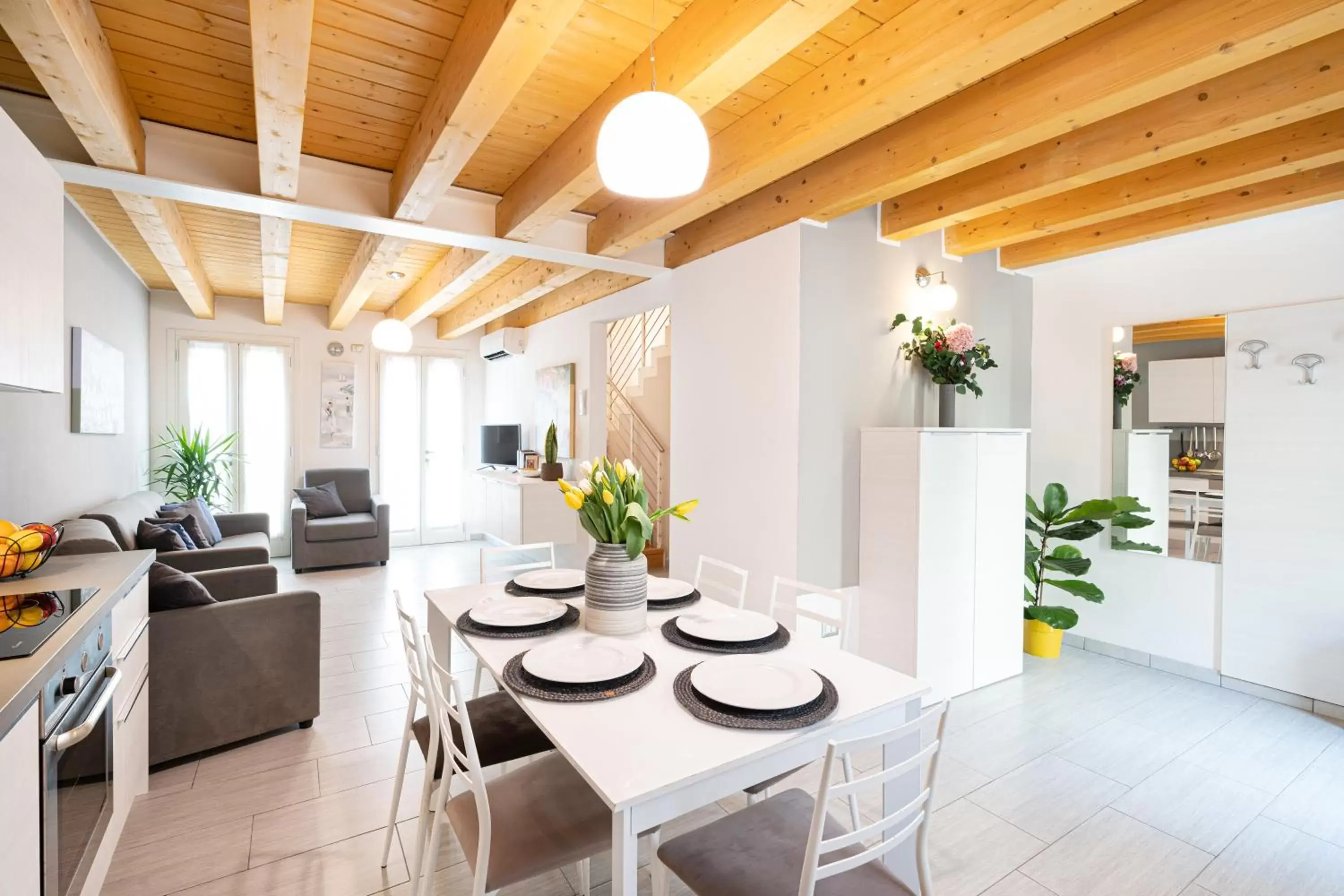 Kitchen or kitchenette, Dining Area in Ca' Degli Antichi Giardini Apartments