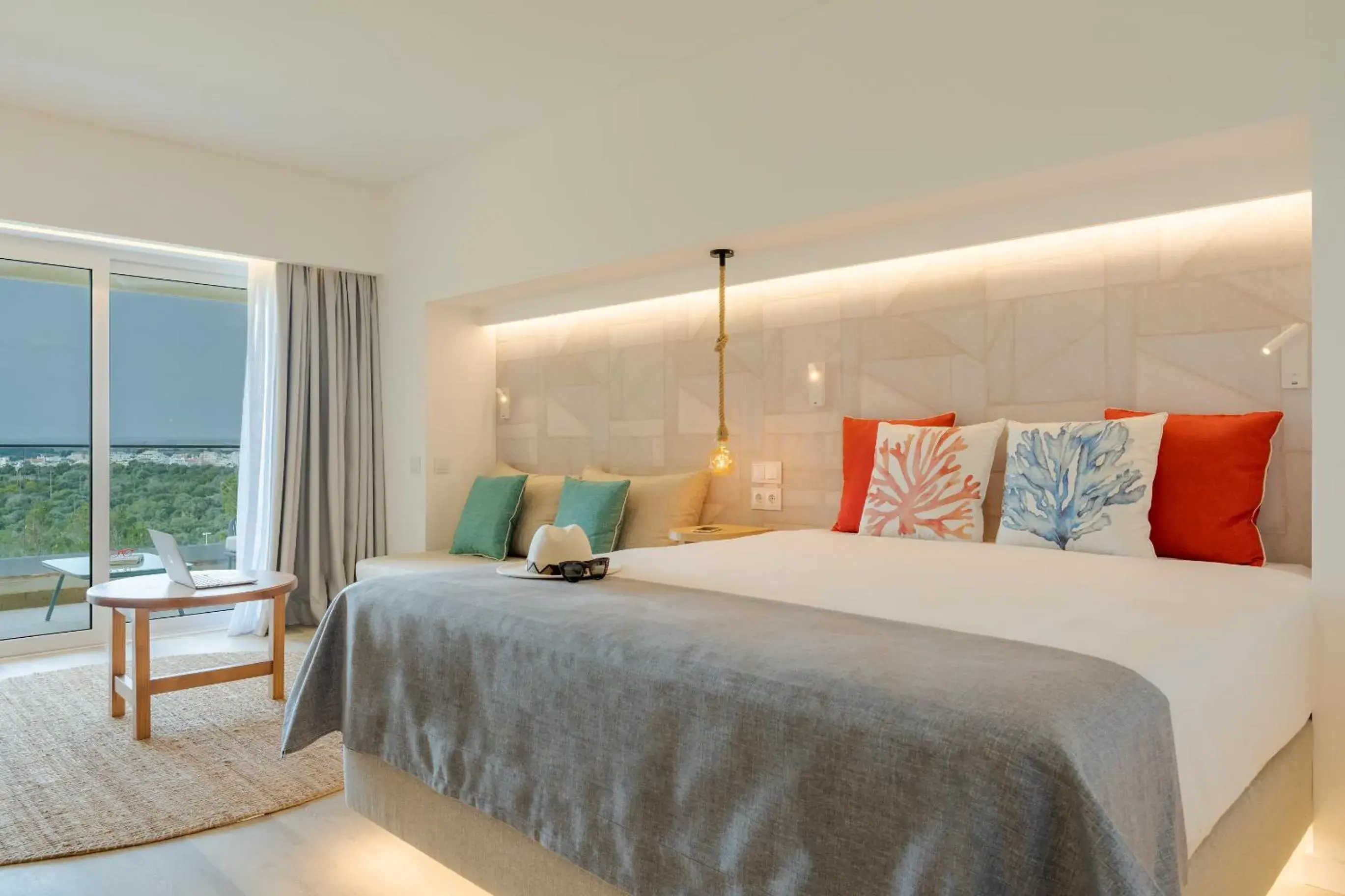 Bedroom, Bed in Pestana Delfim Beach & Golf Hotel