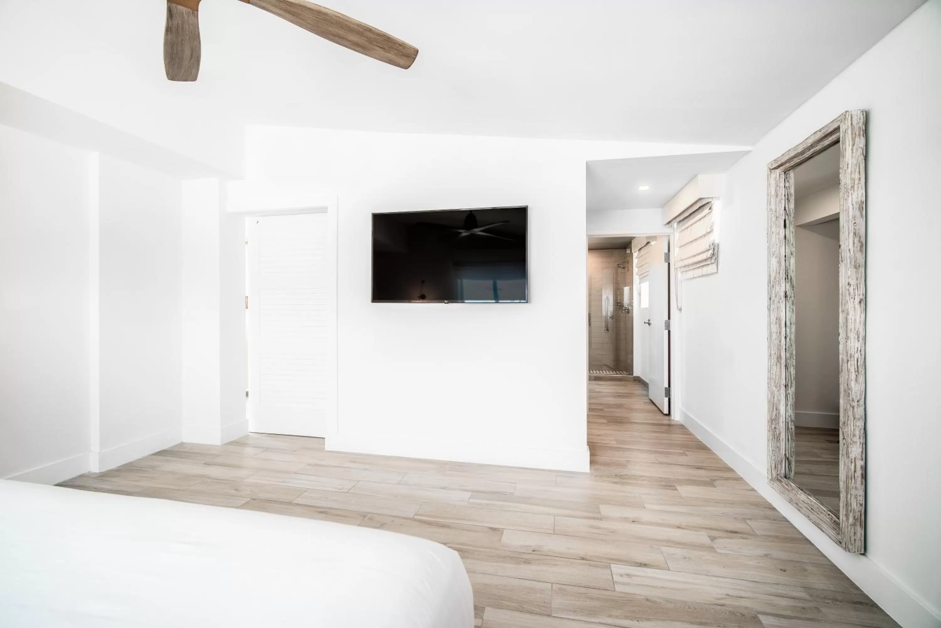 TV and multimedia, Bed in Chesapeake Beach Resort