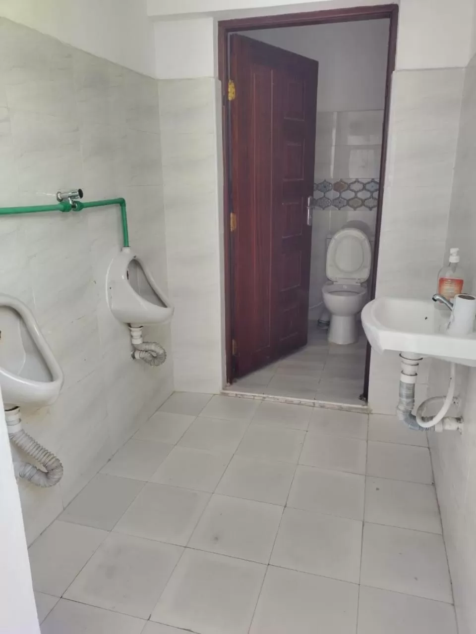 Toilet in 6 Park Retreat
