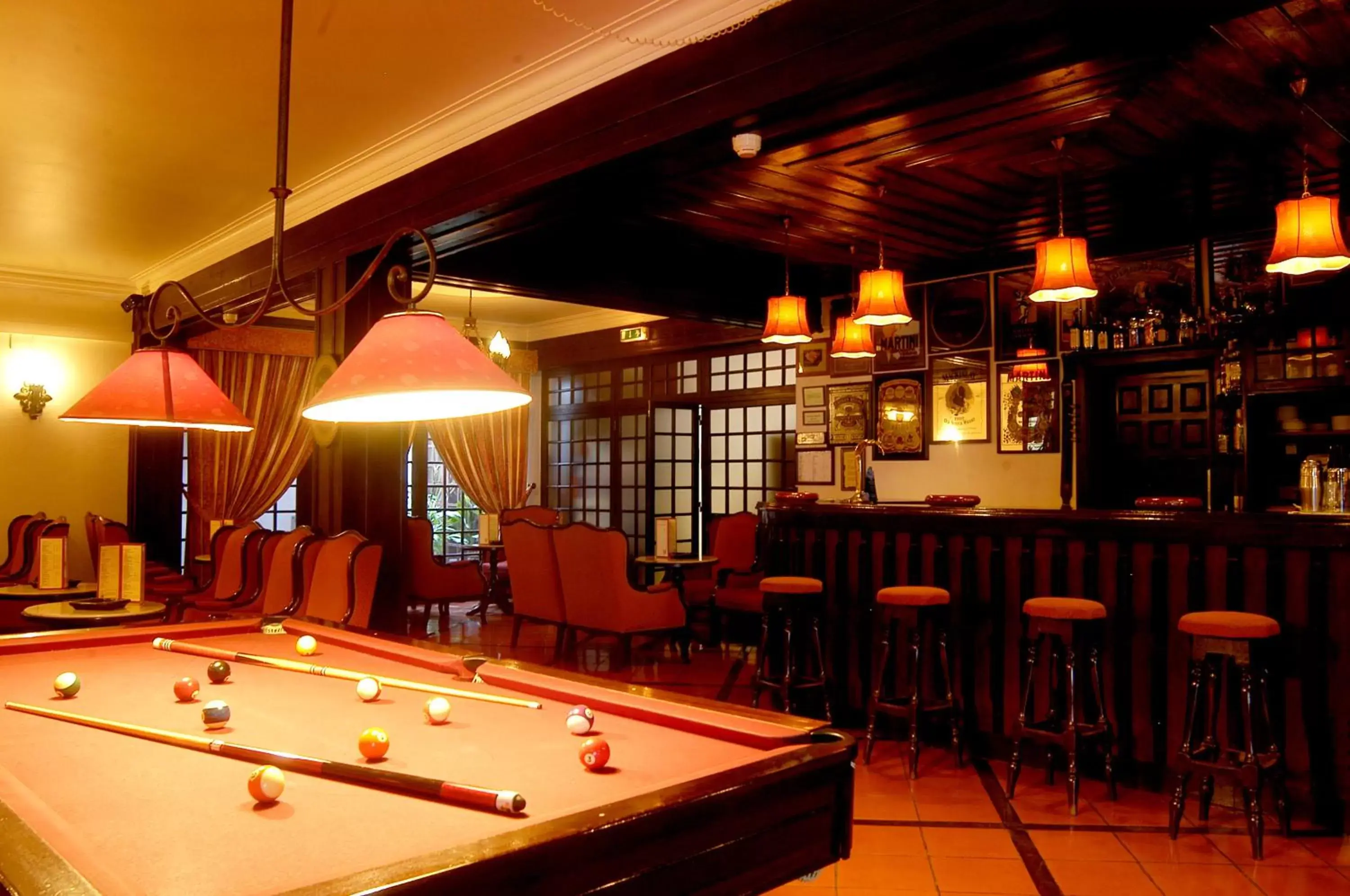 Lounge or bar, Billiards in Josefa D`Obidos Hotel