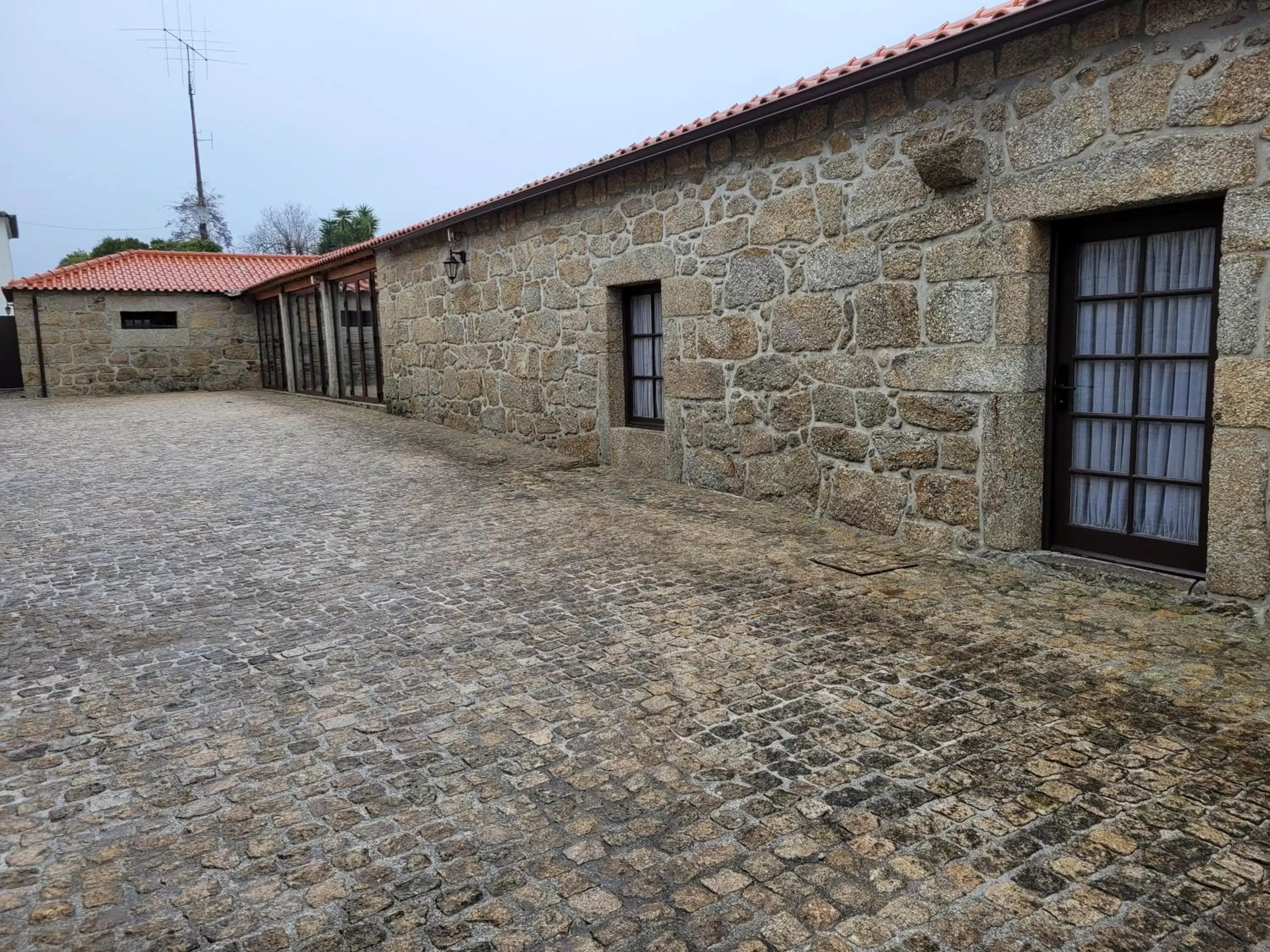 Property Building in Casa de Fervença