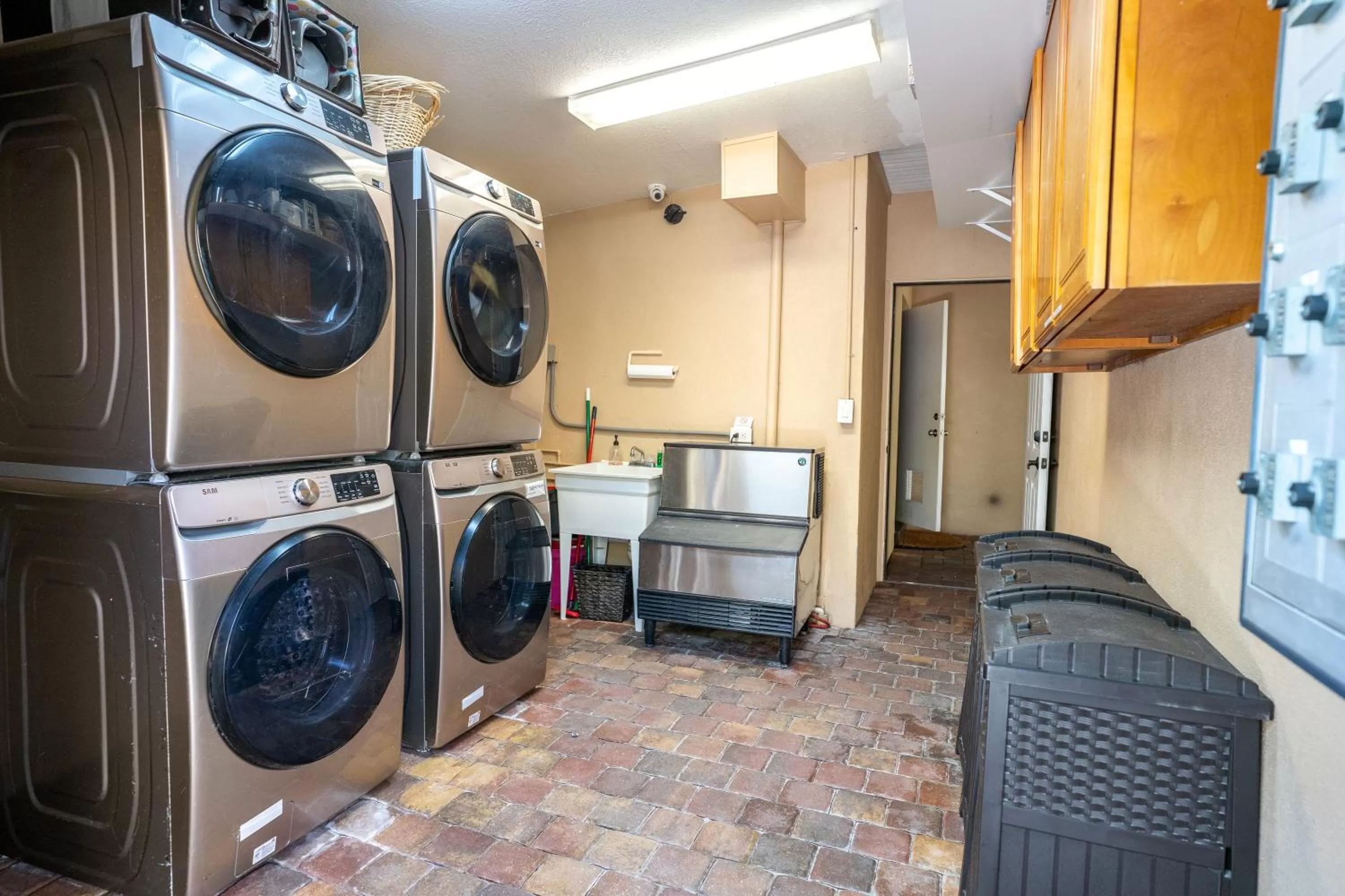 washing machine in The Capri at Siesta