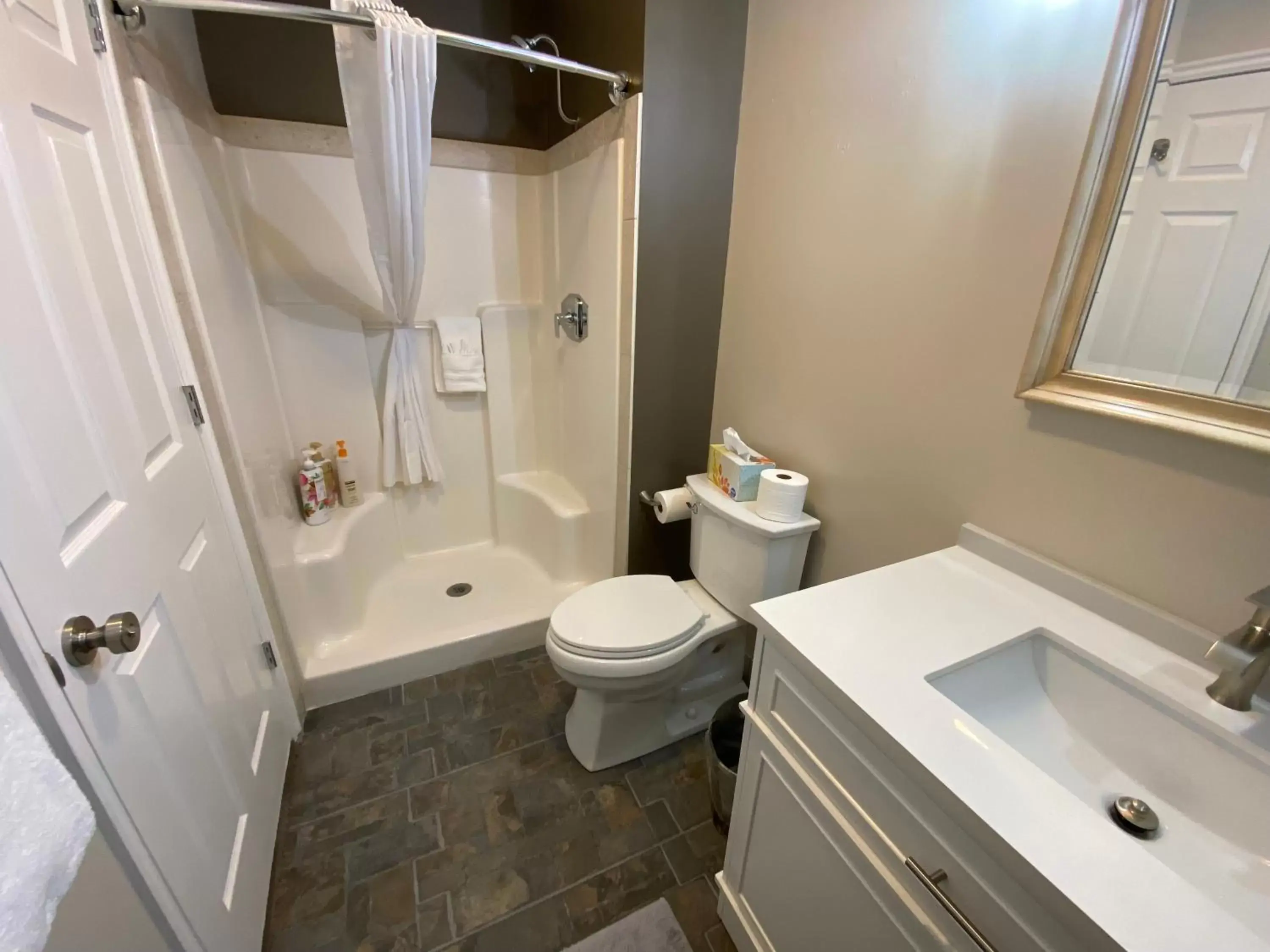 Bathroom in SkyRidge Inn