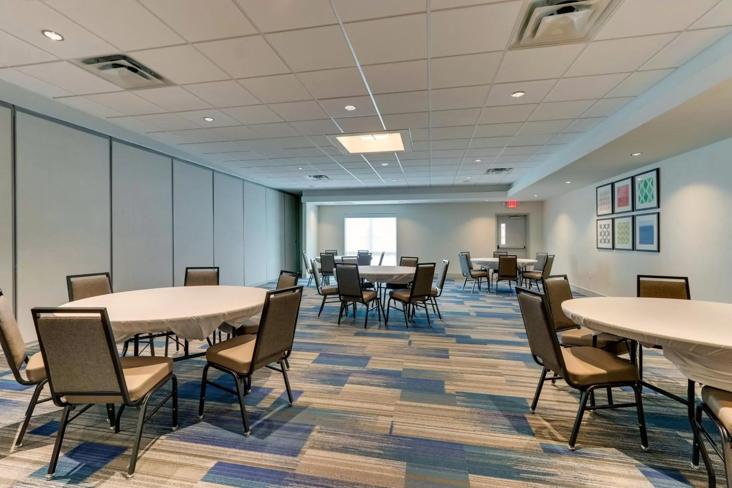 Meeting/conference room, Restaurant/Places to Eat in Holiday Inn Express & Suites - Dawsonville, an IHG Hotel