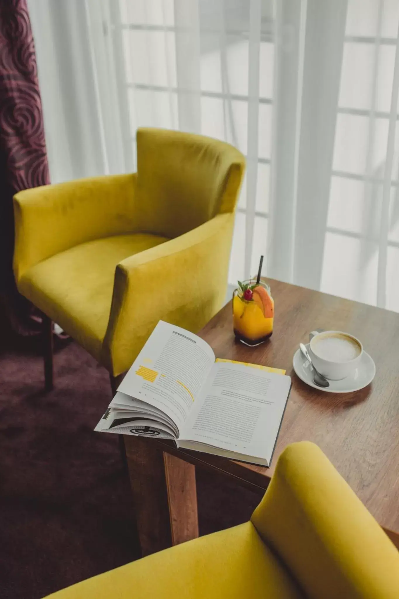 Photo of the whole room, Seating Area in Hotel Swing