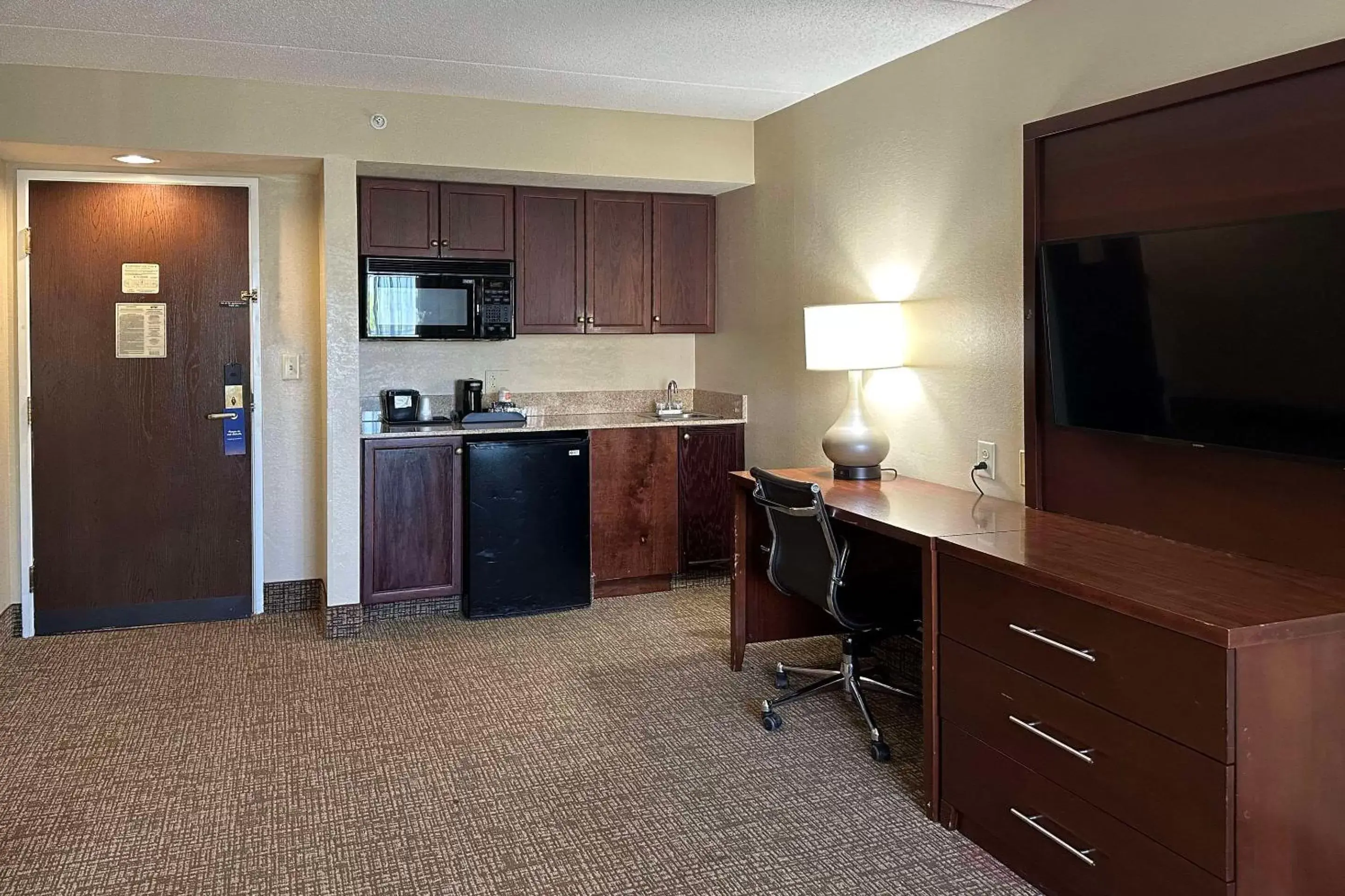 Bedroom in Comfort Suites Airport Bedroom in Comfort Suites Airport