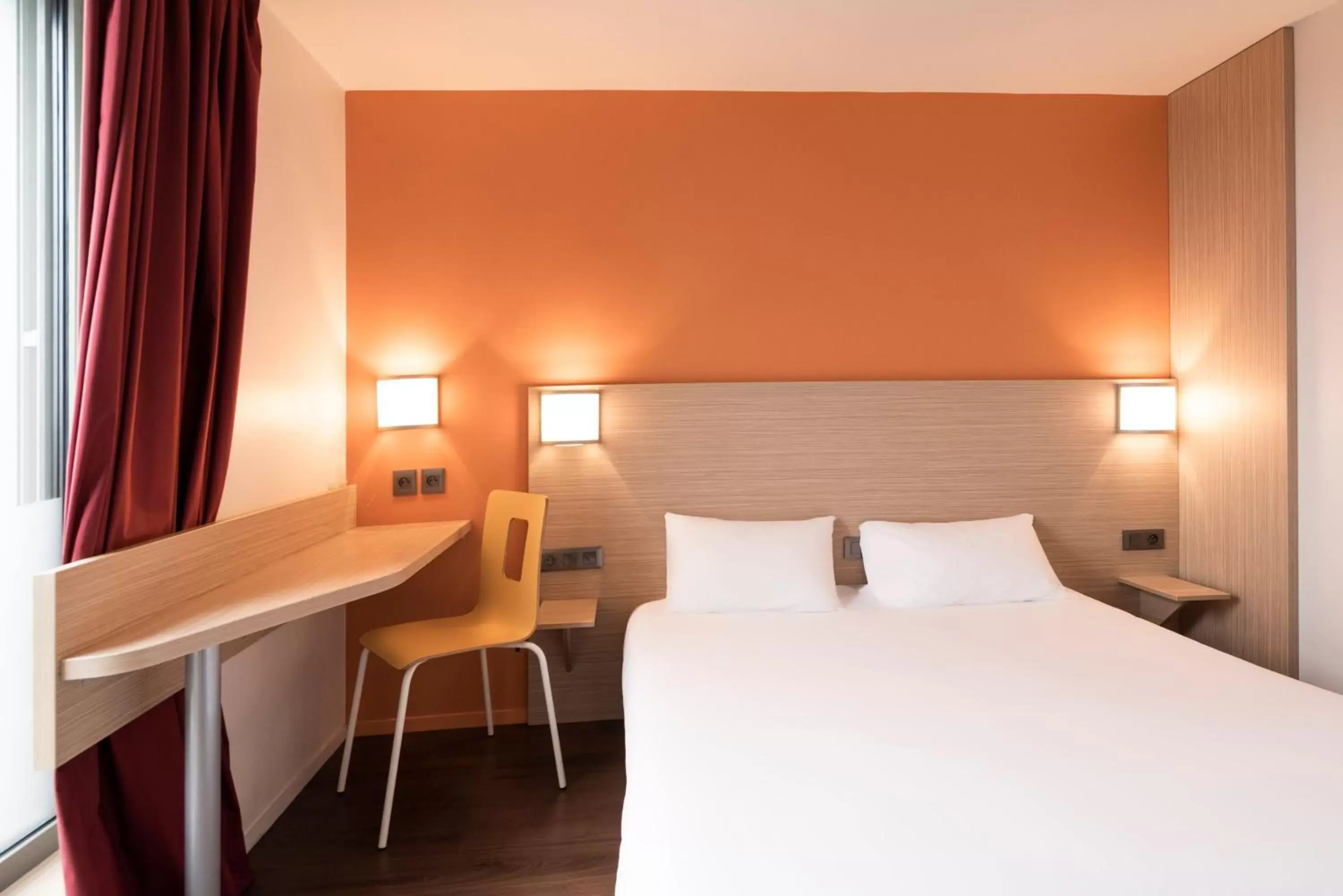 Bedroom, Bed in Premiere Classe Le Havre Centre-LES DOCKS