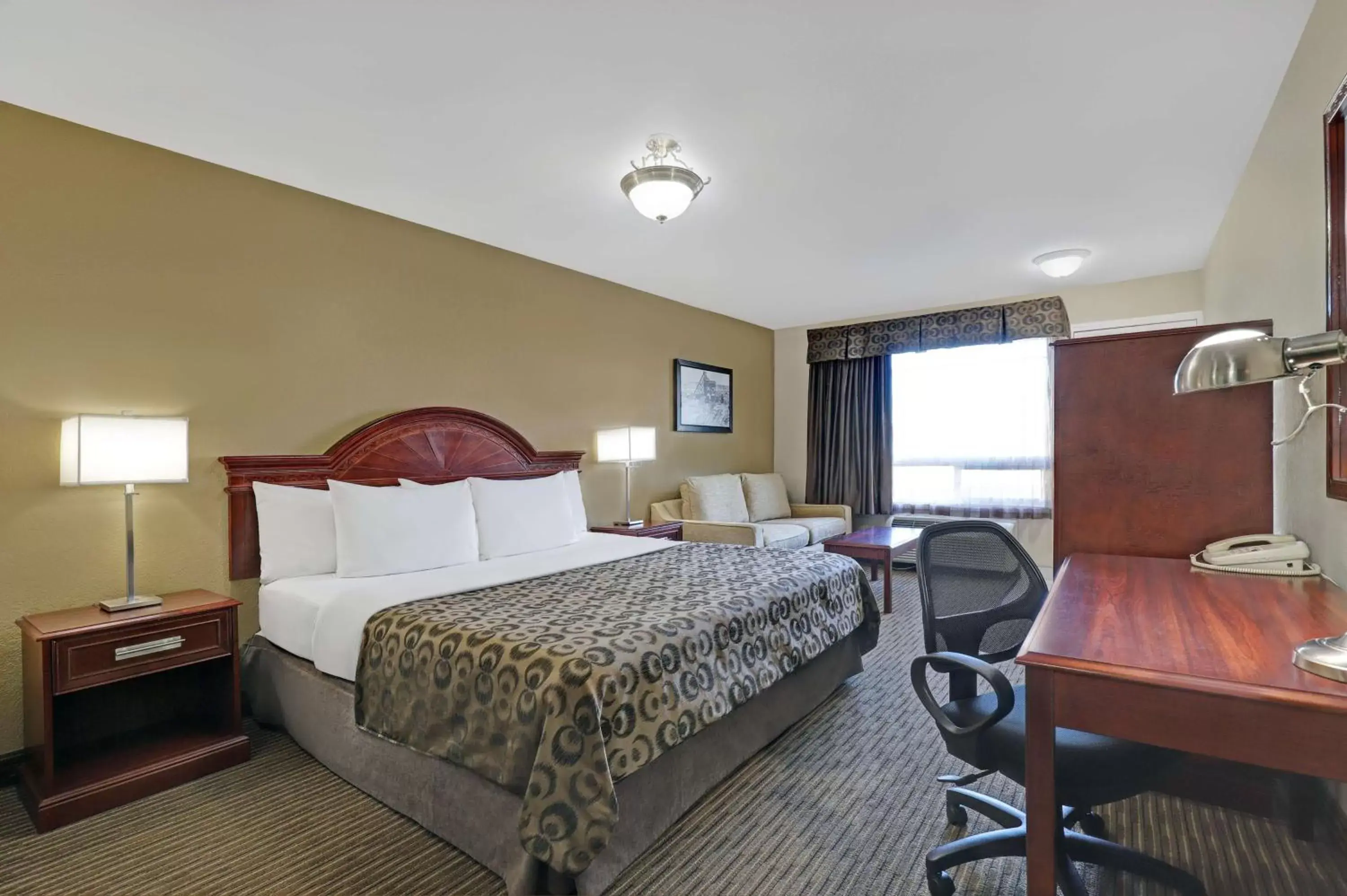 Bedroom in SureStay Plus Hotel by Best Western Drumheller