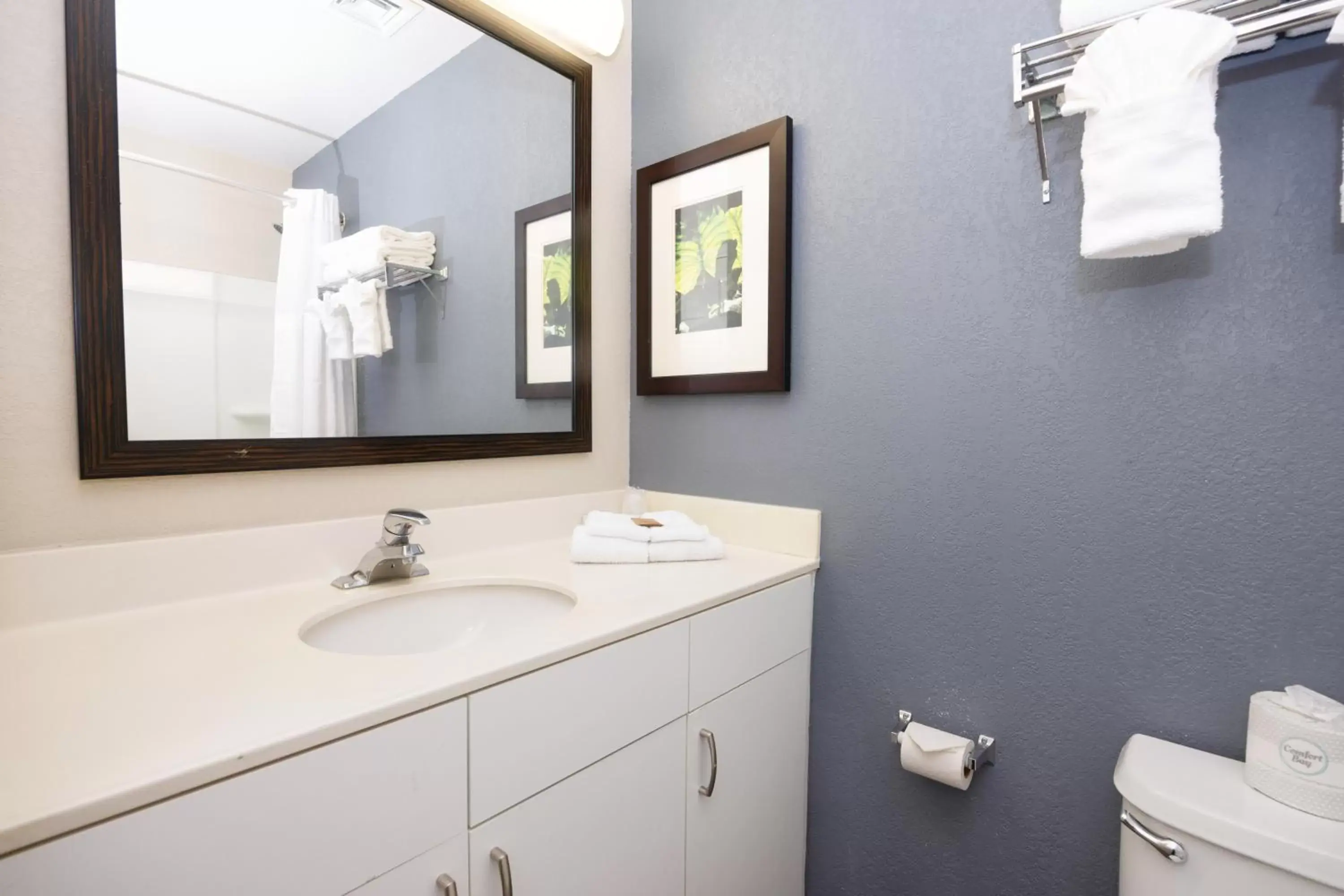 Bathroom in Admiral Suites - Annapolis