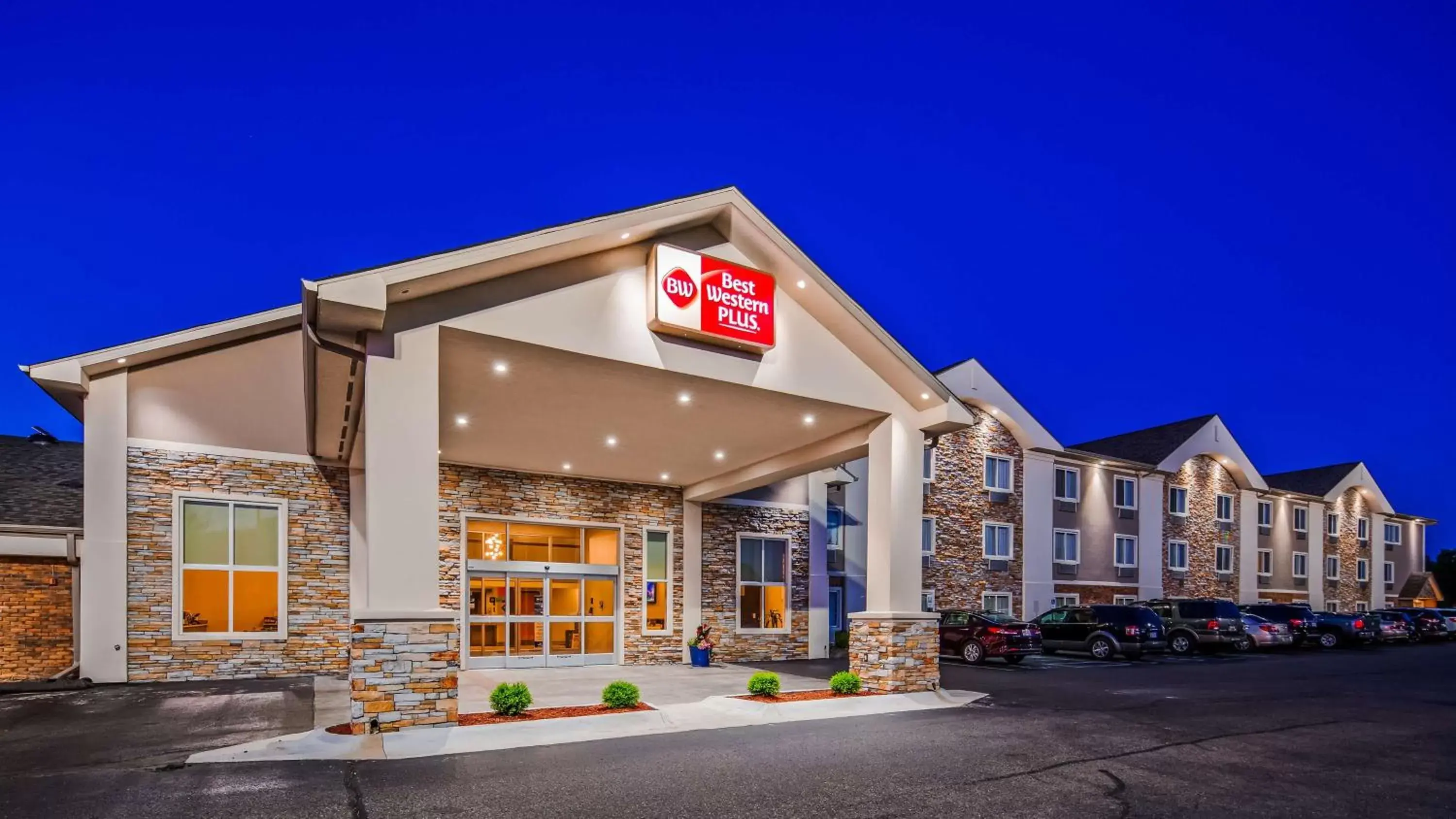 Property Building in Best Western Plus Flint Airport Inn & Suites