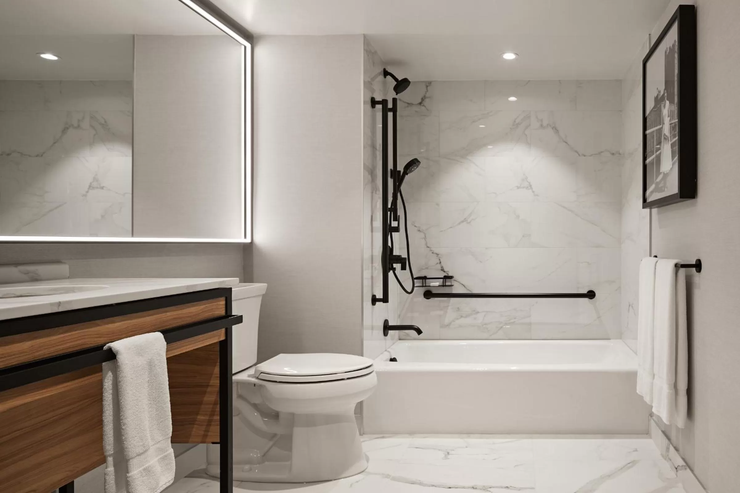 Shower in Hôtel MOCO Valleyfield