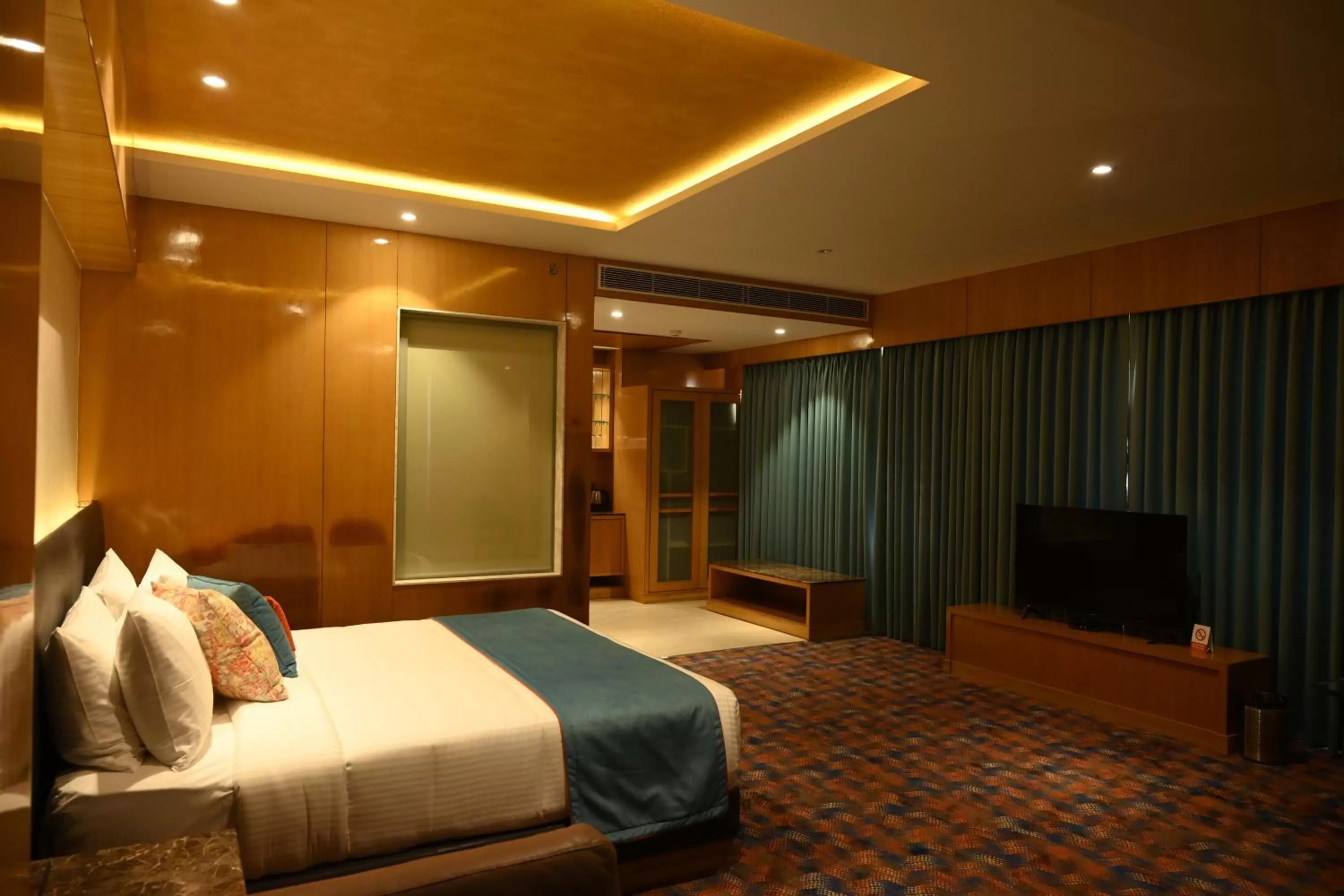 Photo of the whole room, Bed in Ramada Plaza by Wyndham Jammu Vijaypur