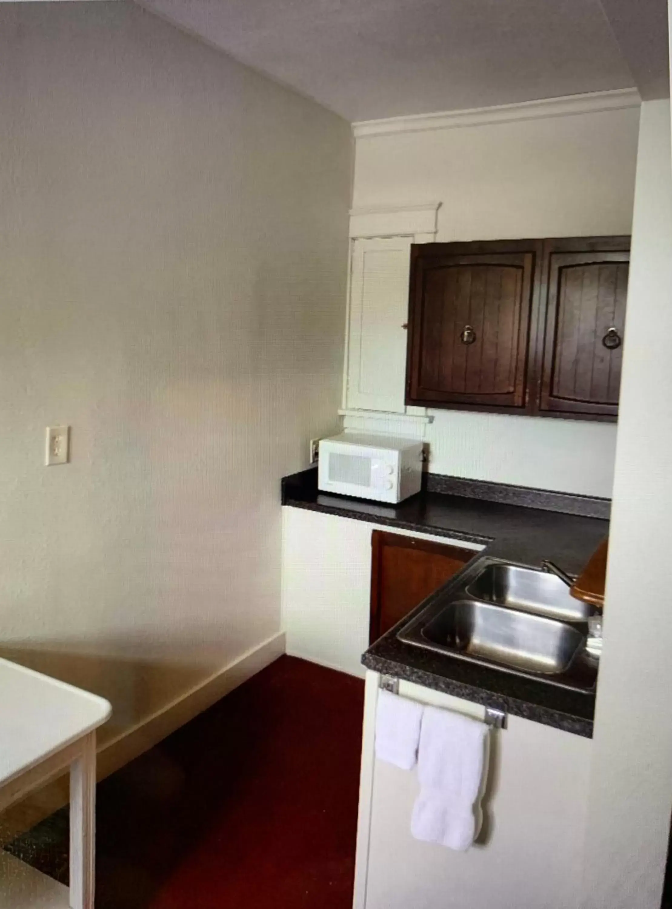 Kitchen/Kitchenette in Hotel Whiting