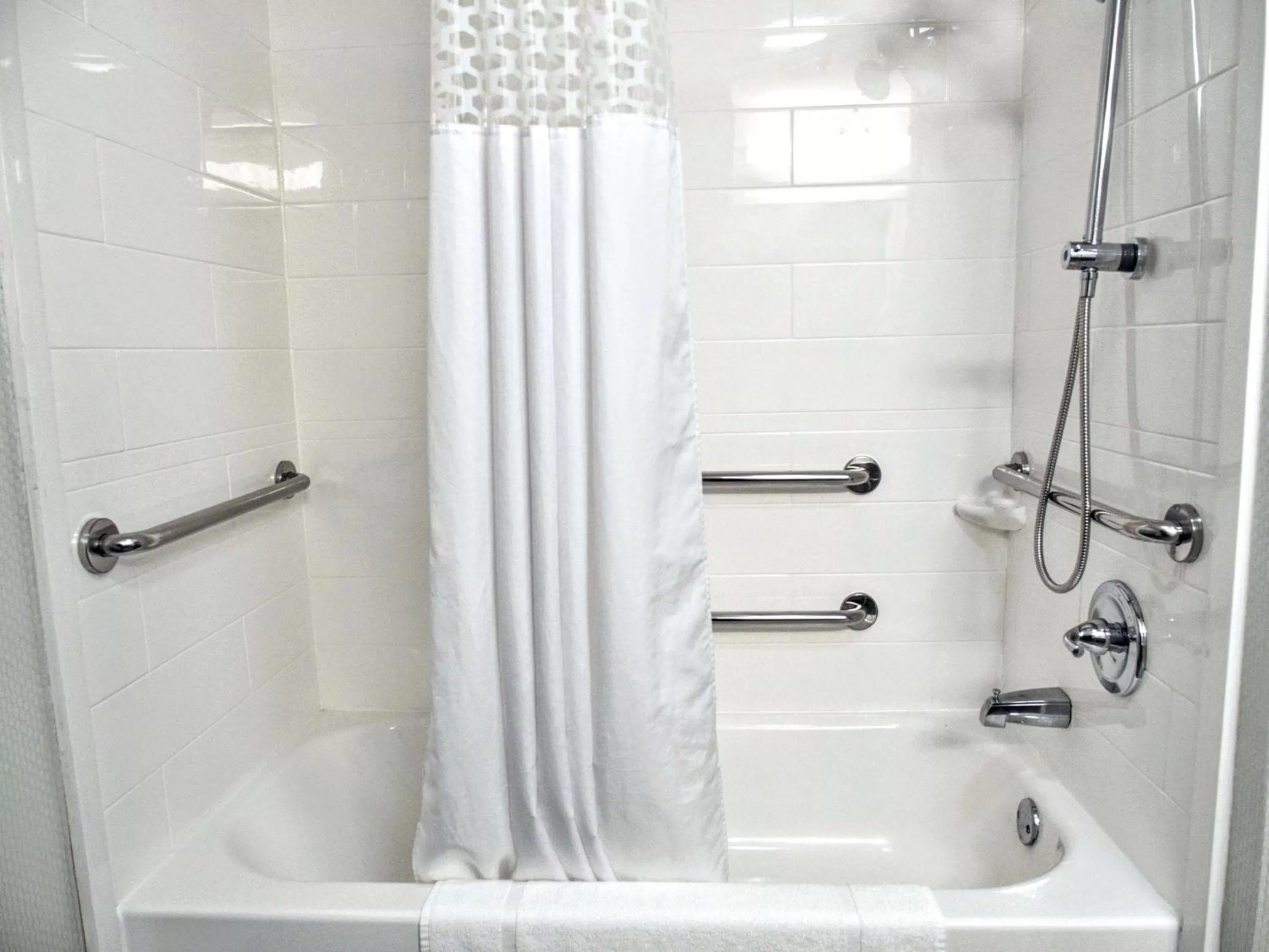 Bathroom in Hampton Inn Edmond