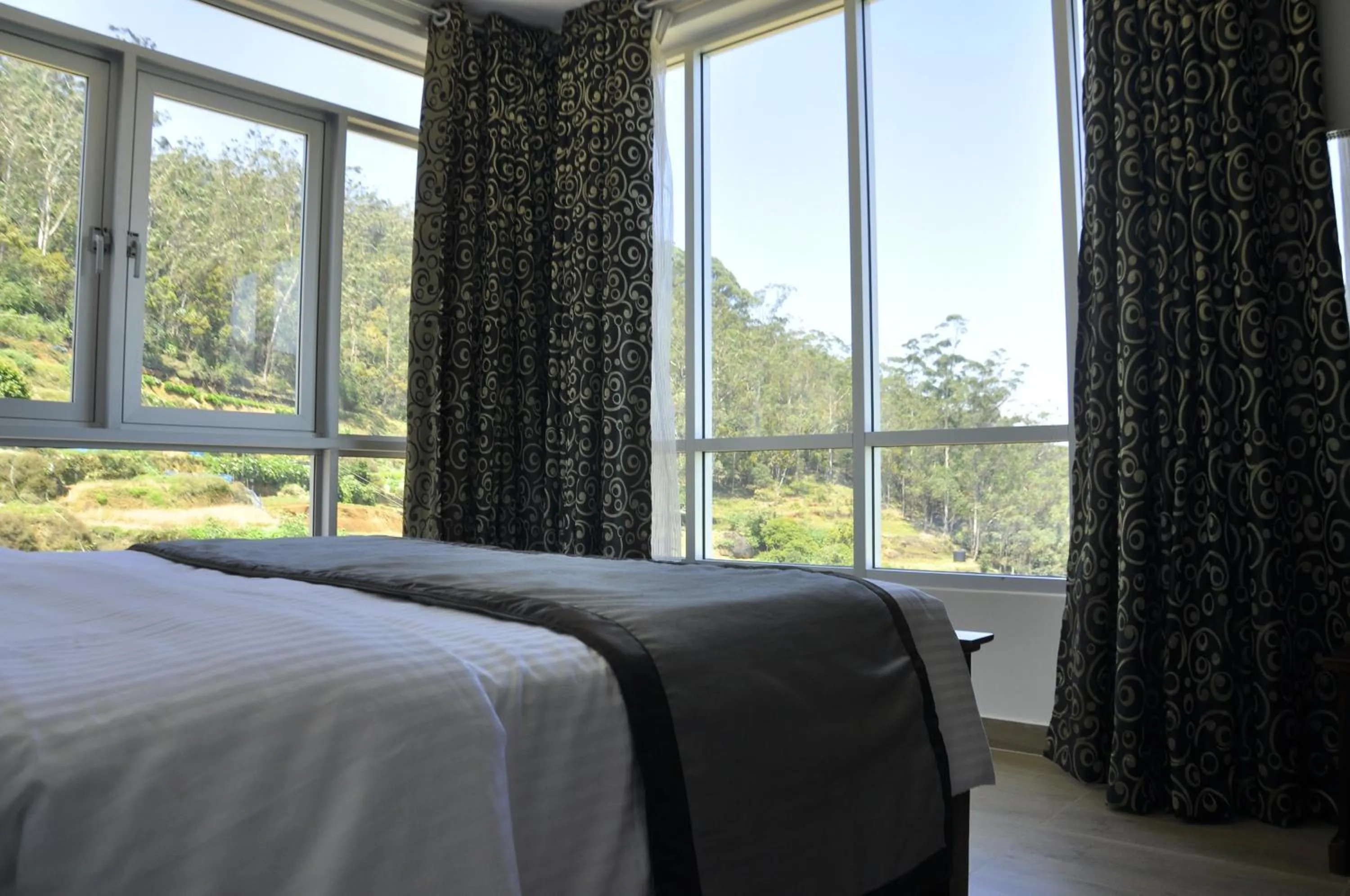 Mountain view, Bed in Forest View Lodge