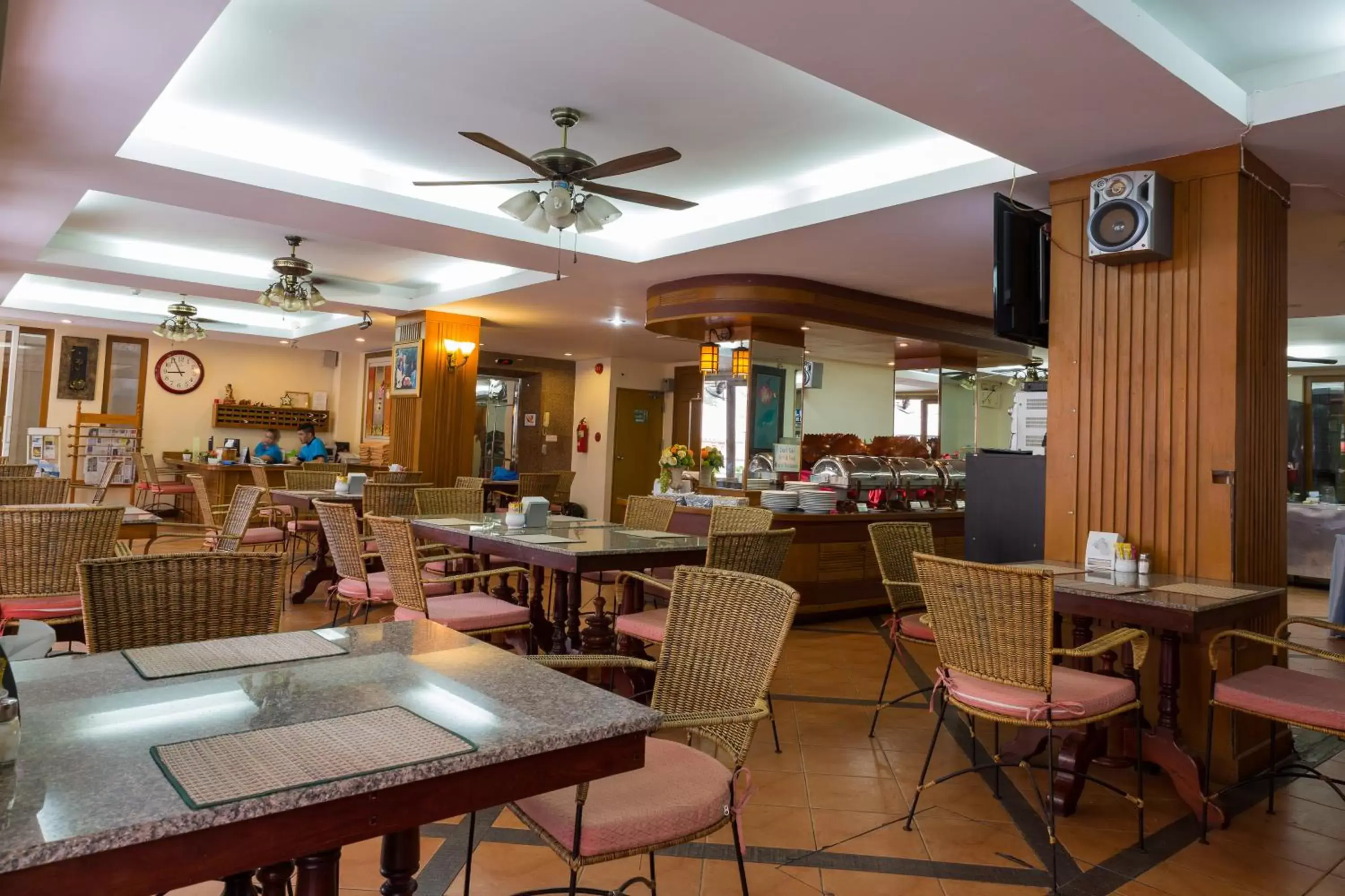 Restaurant/Places to Eat in Thipurai Beach Hotel