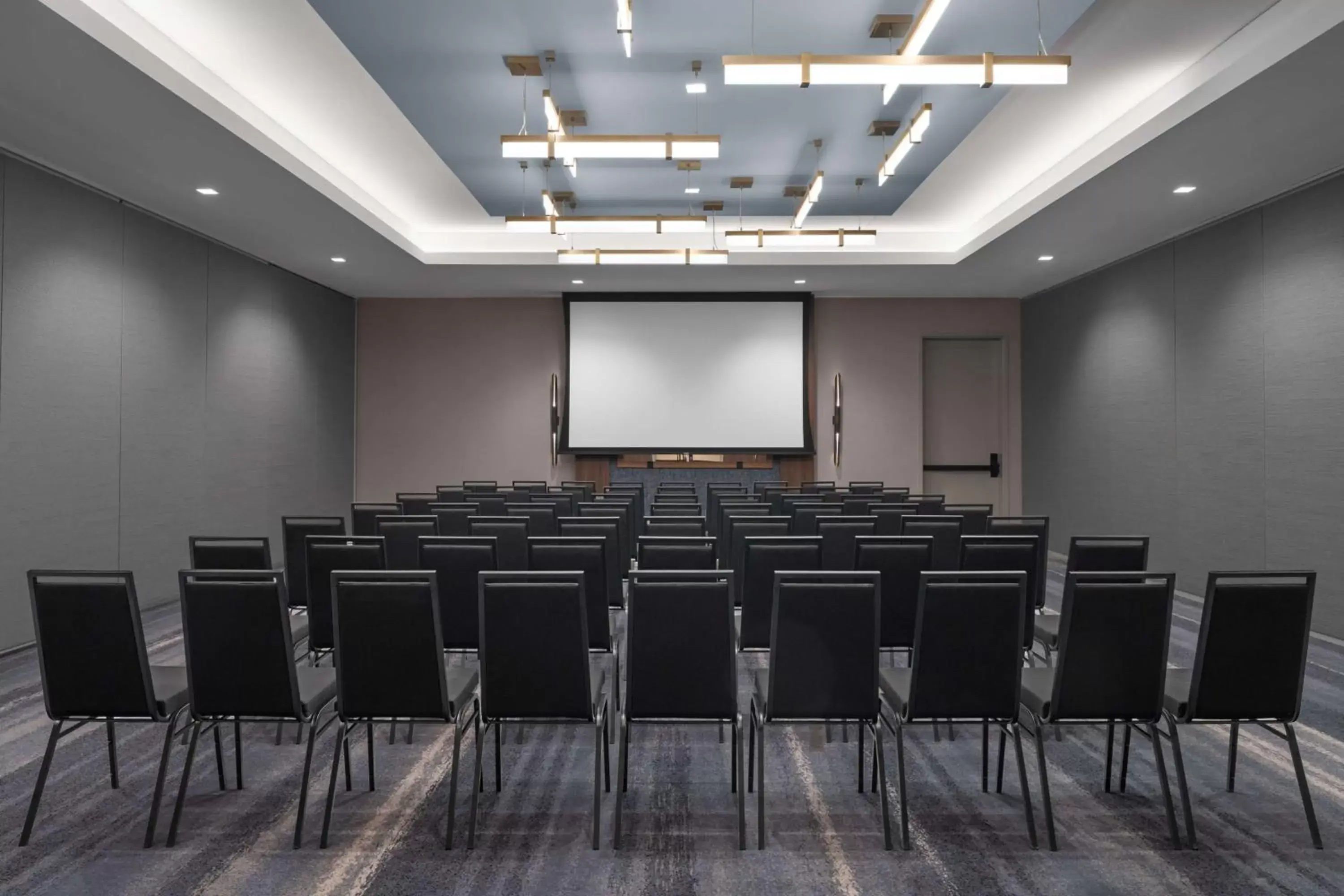 Meeting/conference room in Hotel West & Main Conshohocken, Tapestry Collection Hilton
