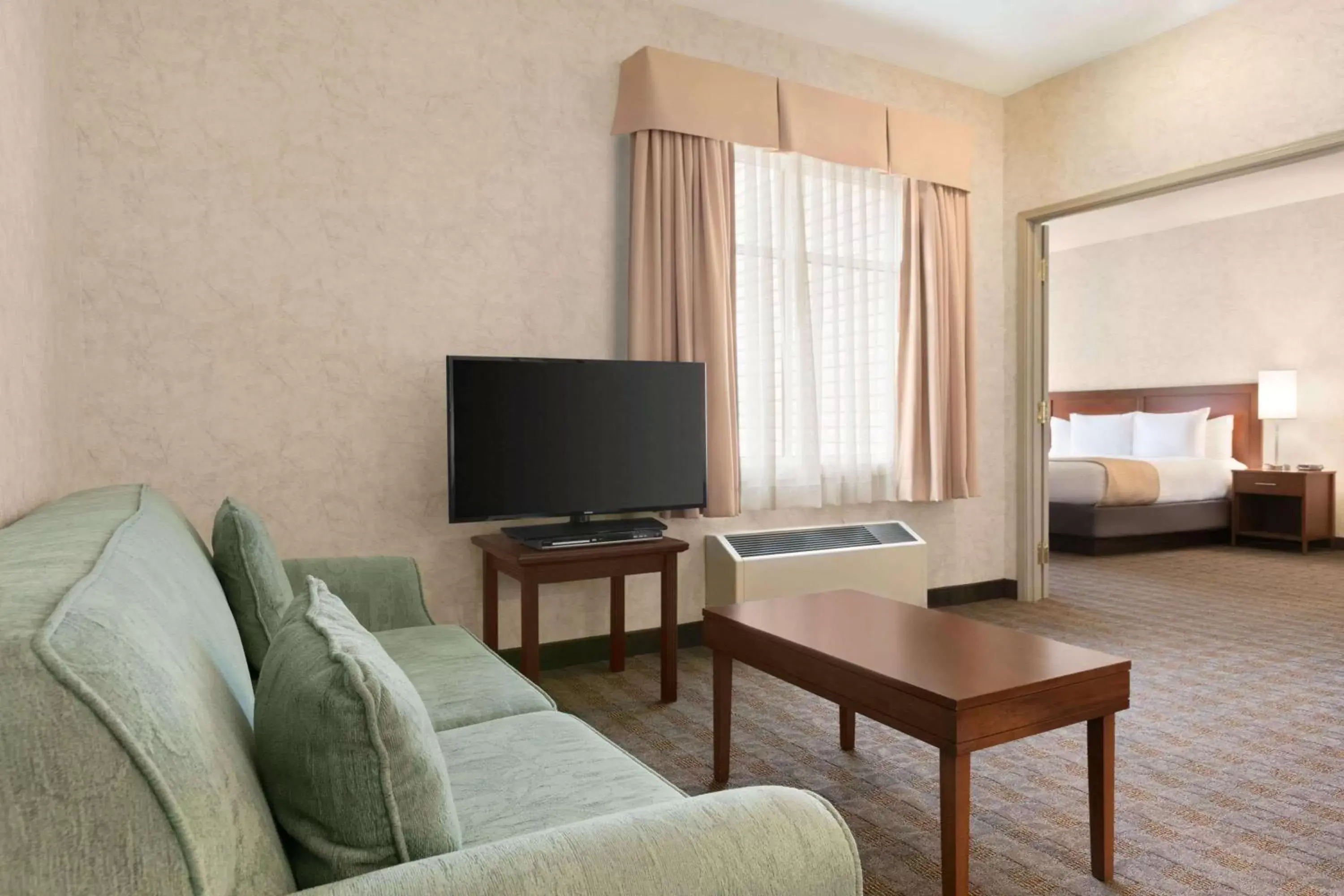 Photo of the whole room, Seating Area in Days Inn by Wyndham Ottawa Airport