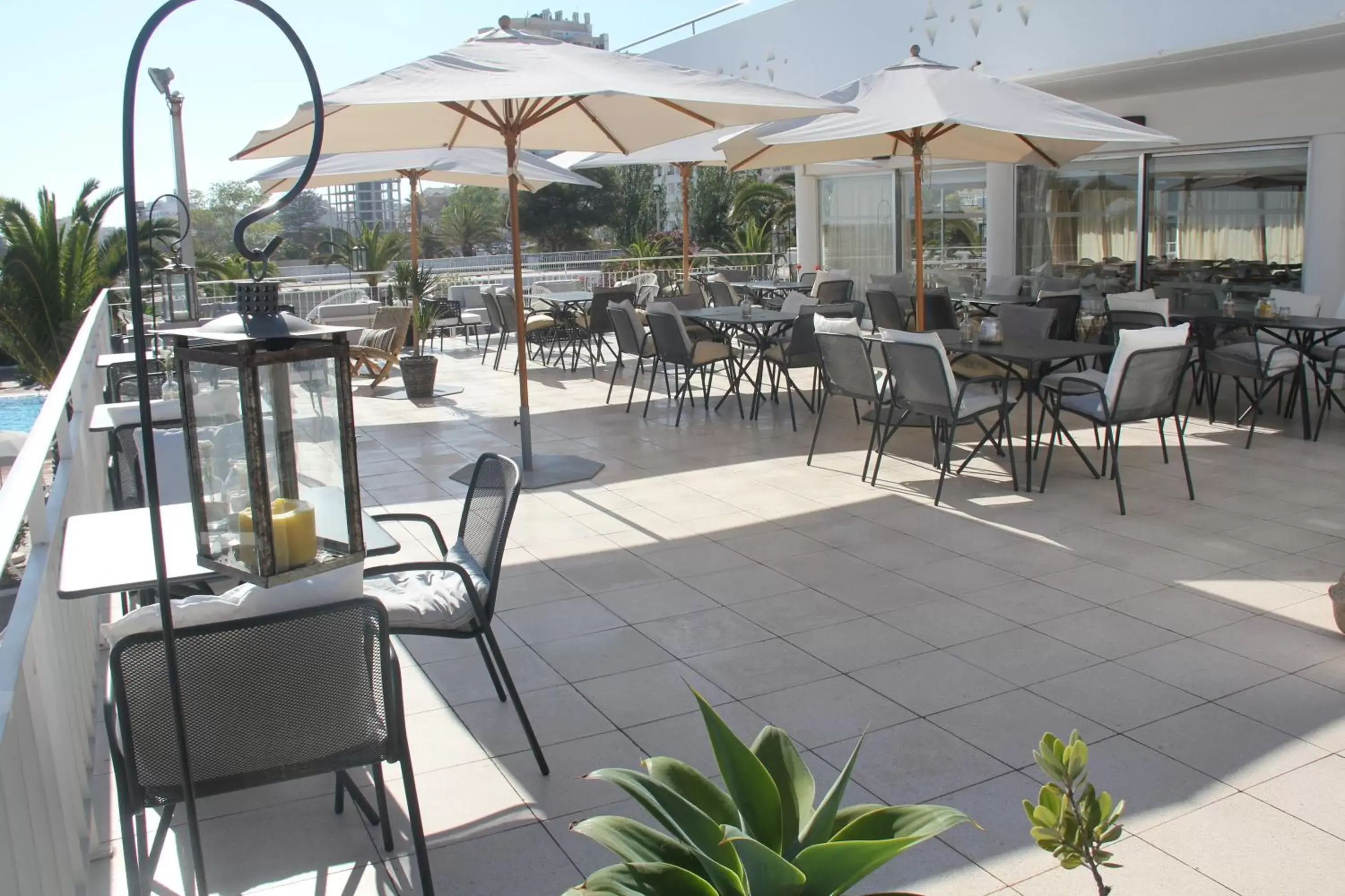 Balcony/Terrace, Restaurant/Places to Eat in Hotel Vasco Da Gama