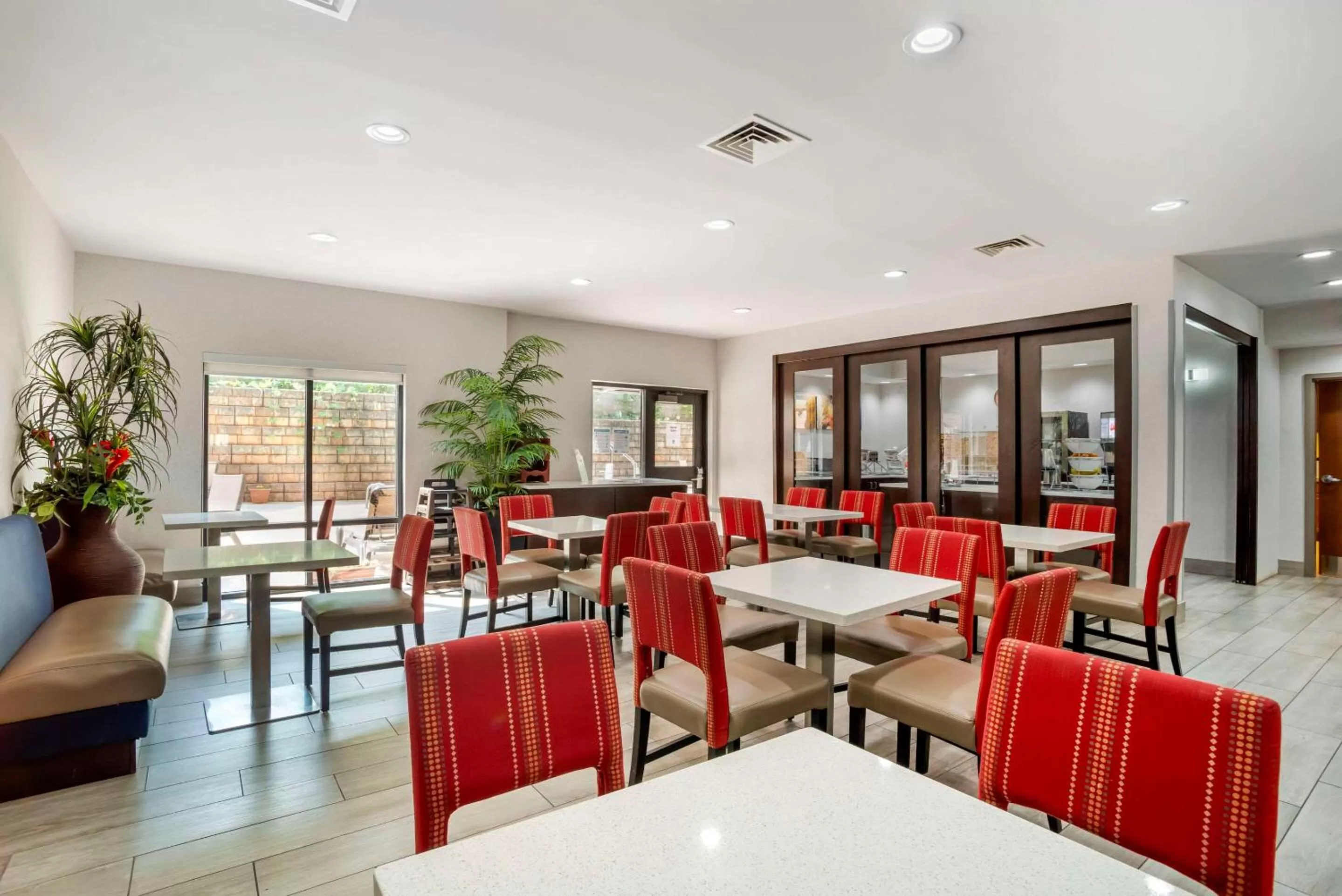 Breakfast in Comfort Suites At WestGate Mall