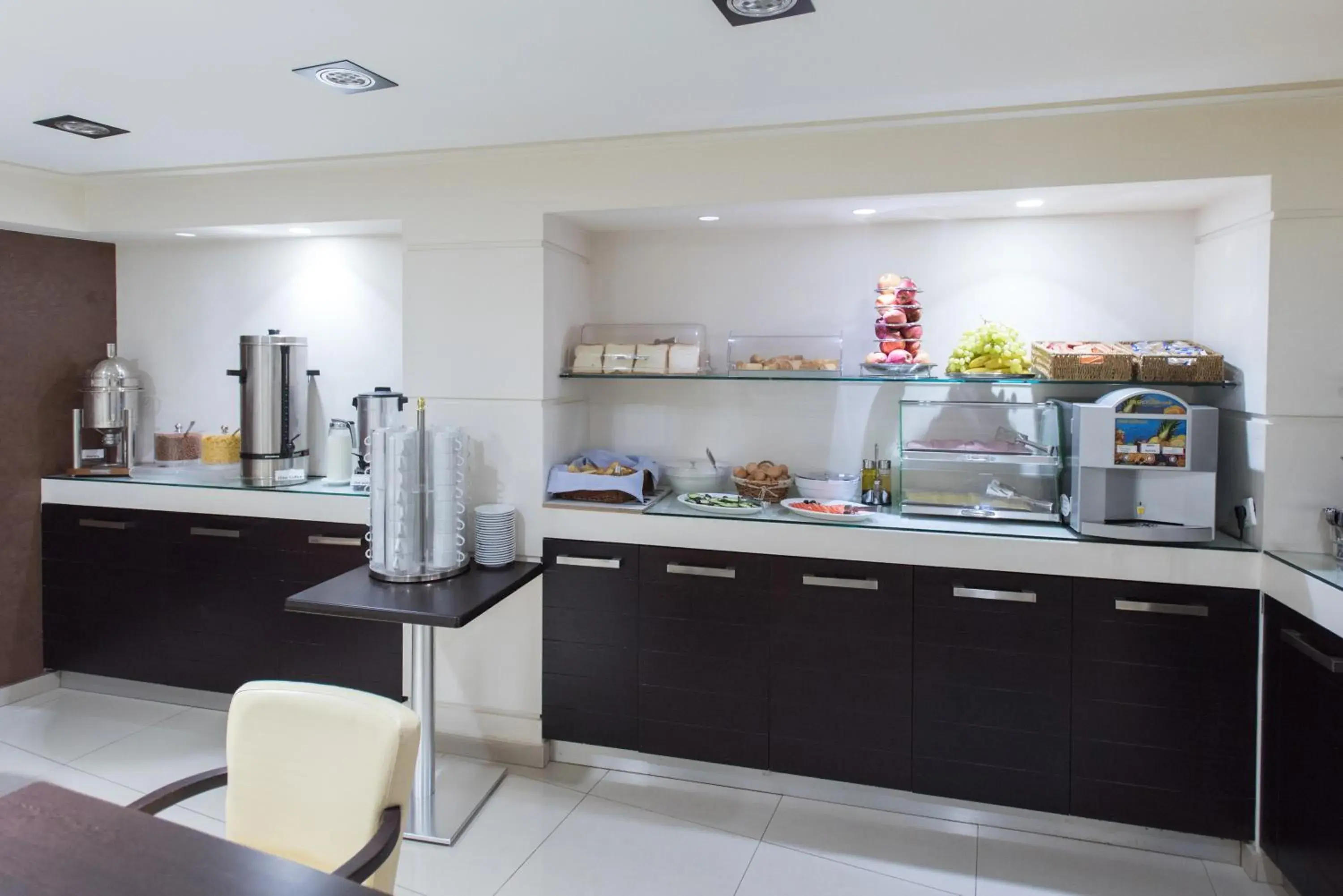 Restaurant/places to eat, Kitchen/Kitchenette in Epidavros Hotel