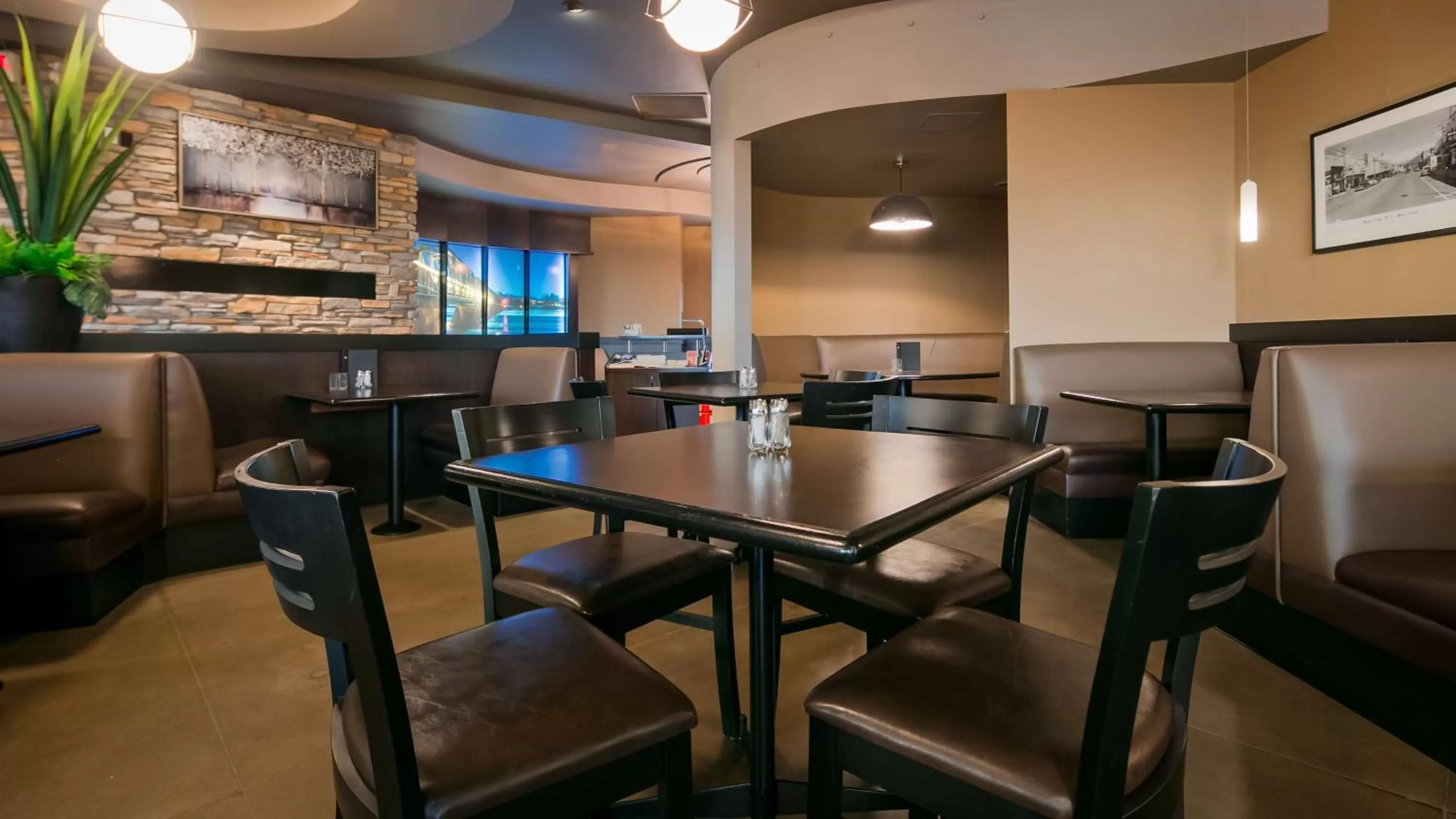 Restaurant/places to eat in Best Western PLUS Mission City Lodge