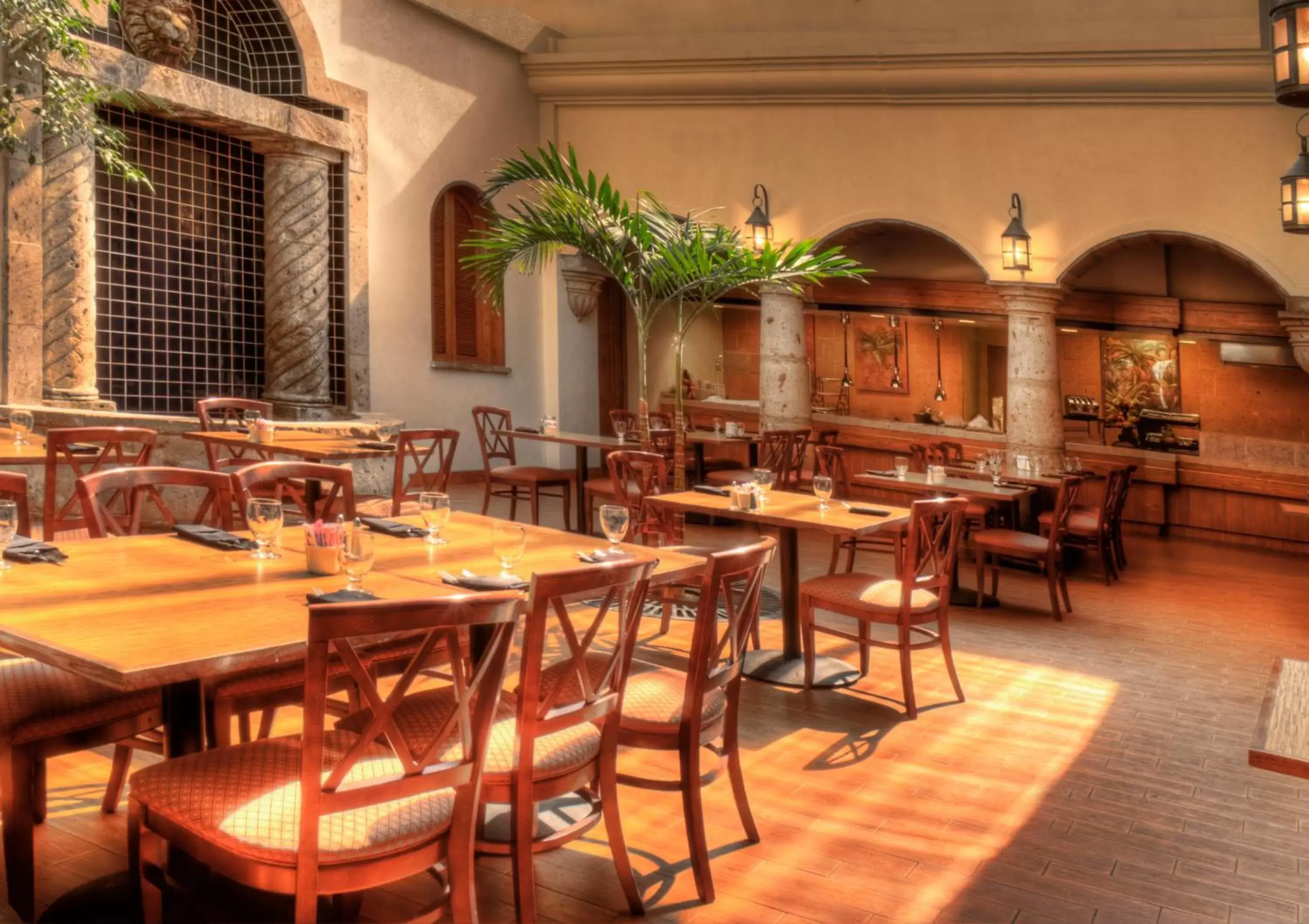 Lounge or bar, Restaurant/Places to Eat in MCM Eleganté Hotel & Conference Center