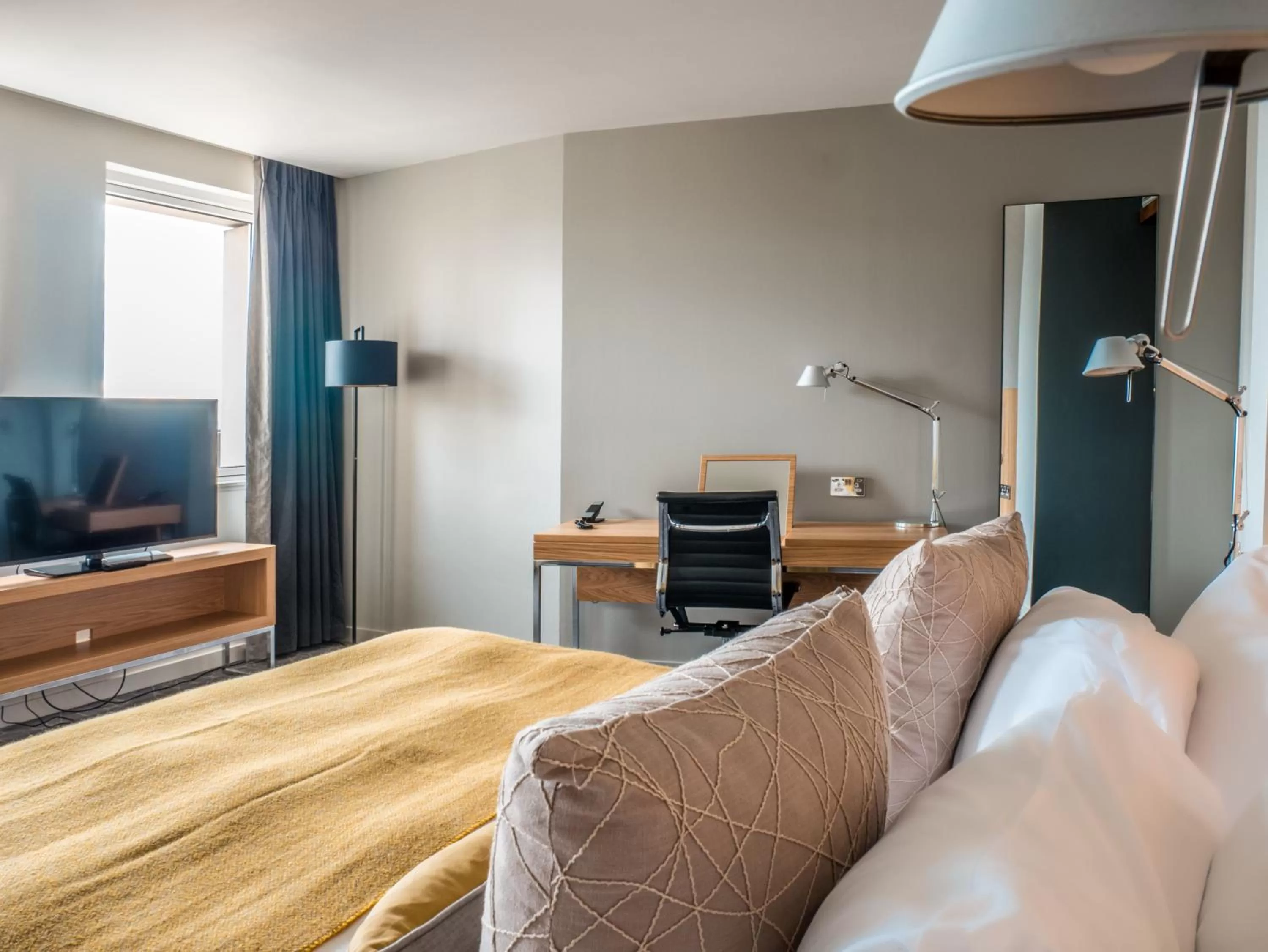 TV and multimedia, Bed in Apex Waterloo Place Hotel