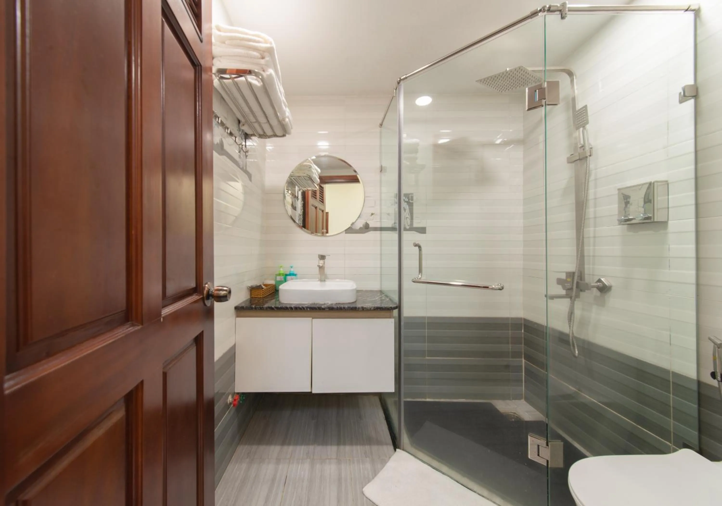 Shower in Tasme Hotel