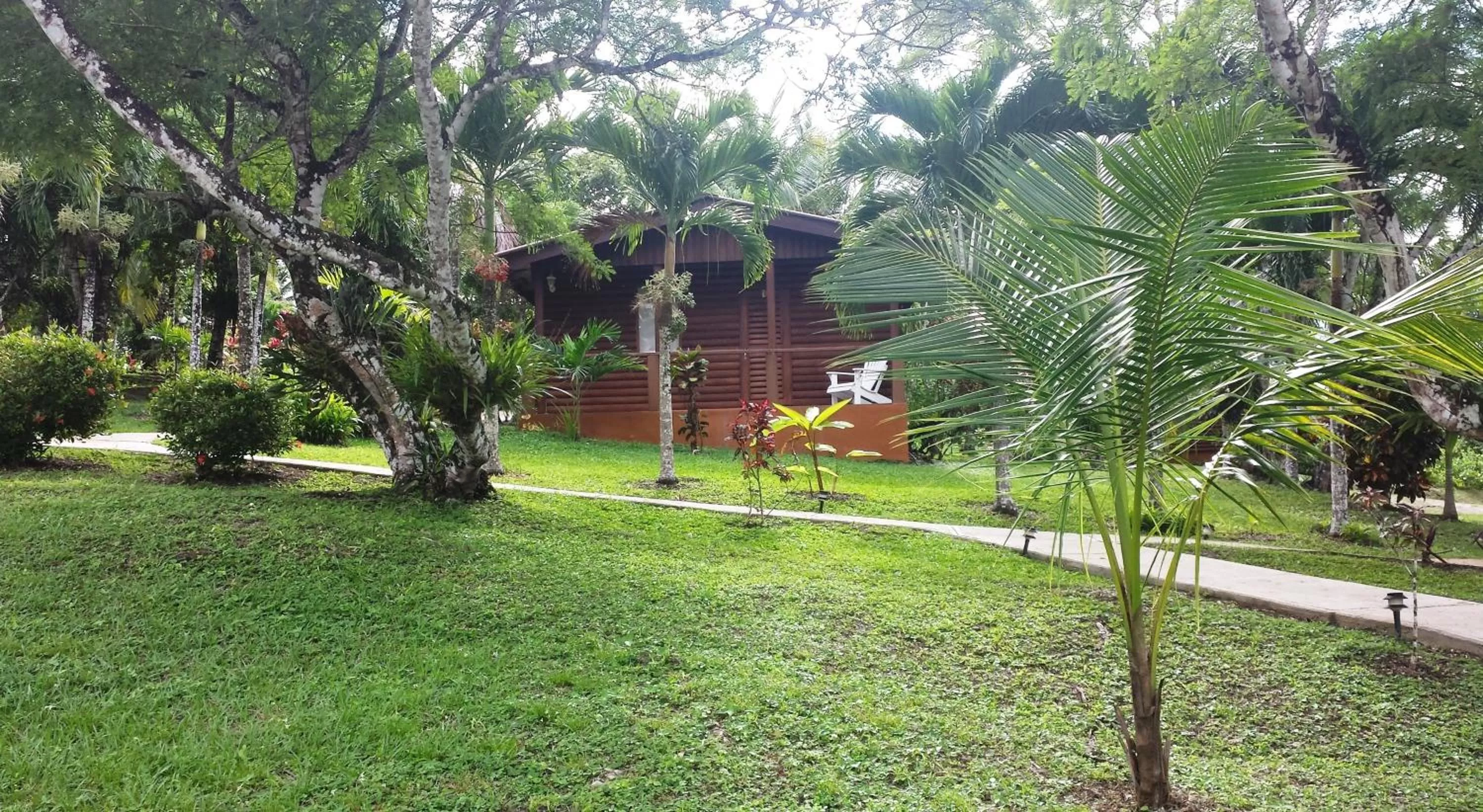 Facade/entrance in The Log Cab-Inn