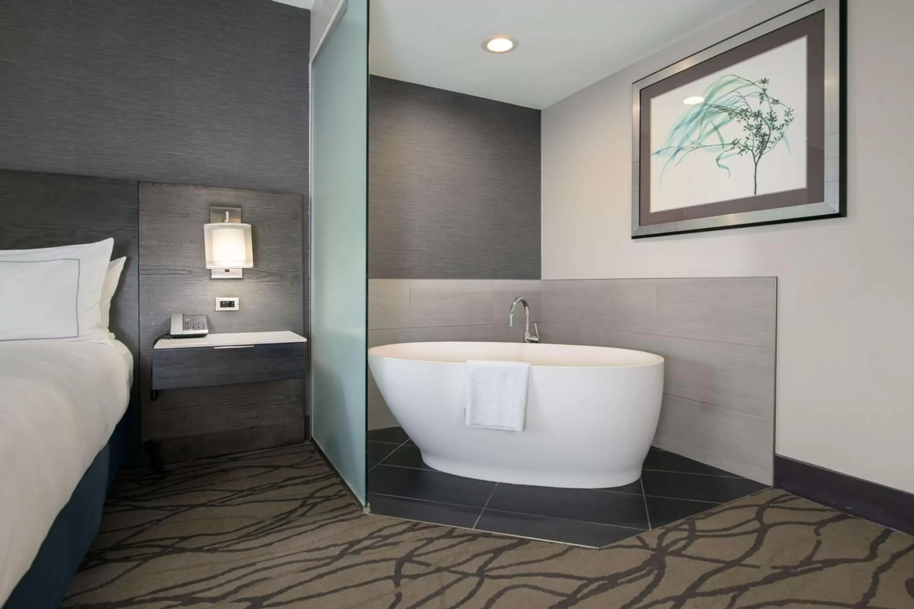 Bed, Bathroom in DoubleTree by Hilton Racine Harbourwalk