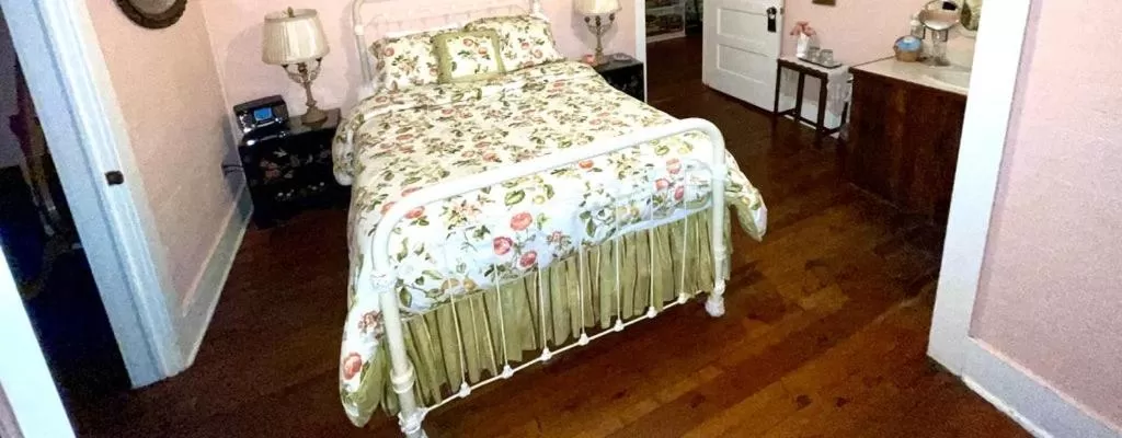 Bed in Grady House Bed and Breakfast
