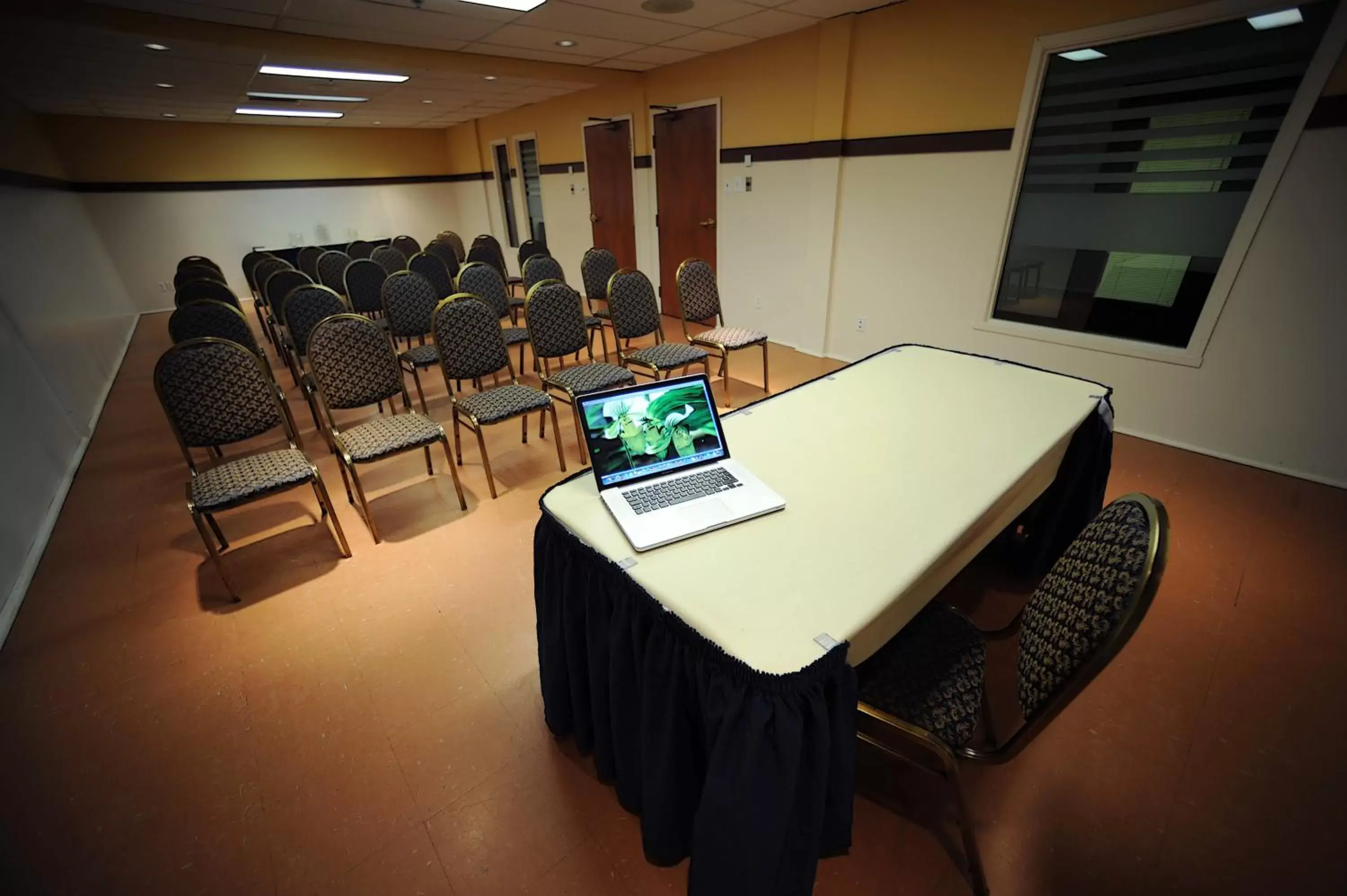 Banquet/Function facilities, Business Area/Conference Room in Hôtel Énergie Shawinigan