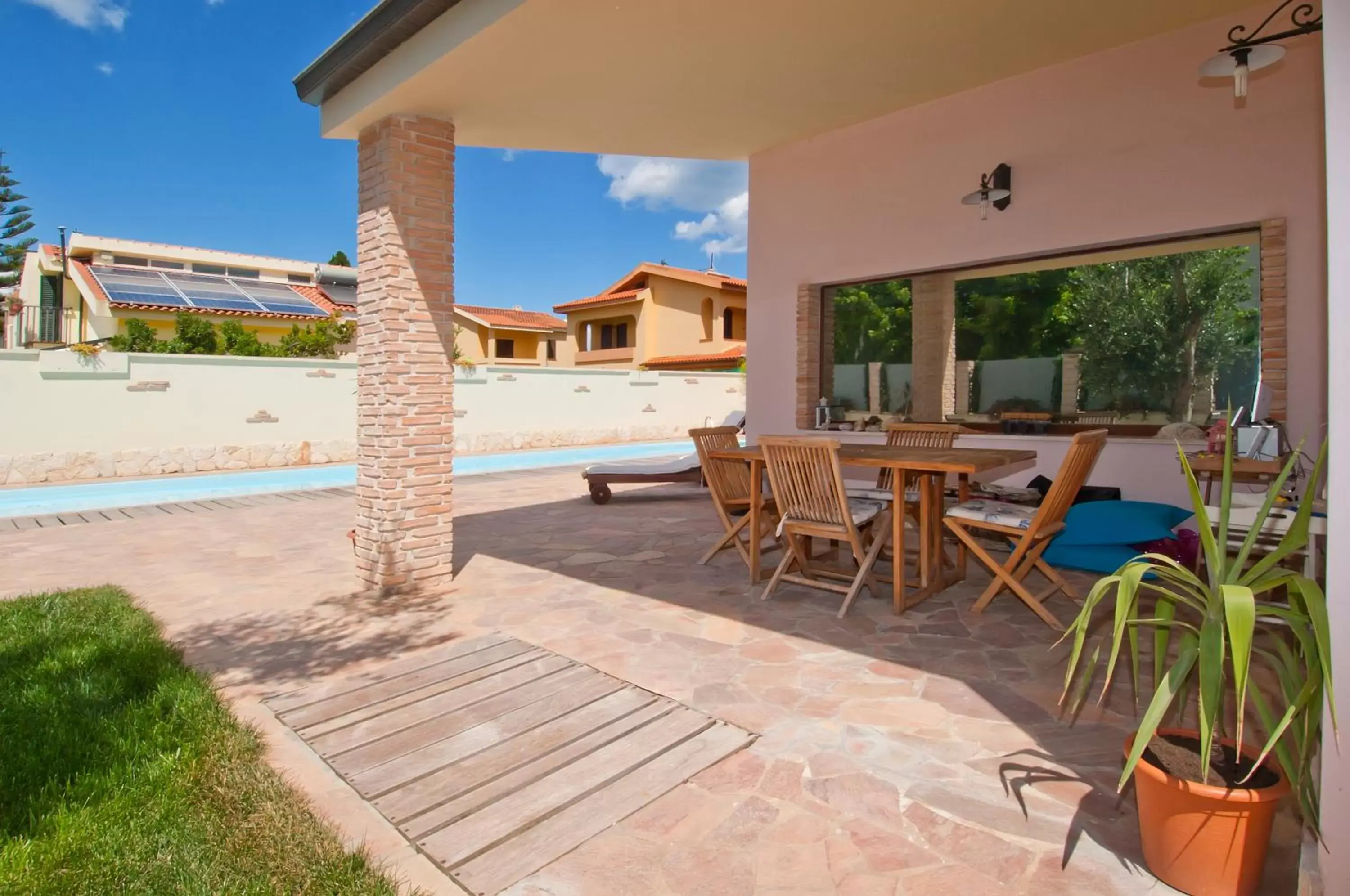 Balcony/Terrace, Swimming Pool in Gentarrubia