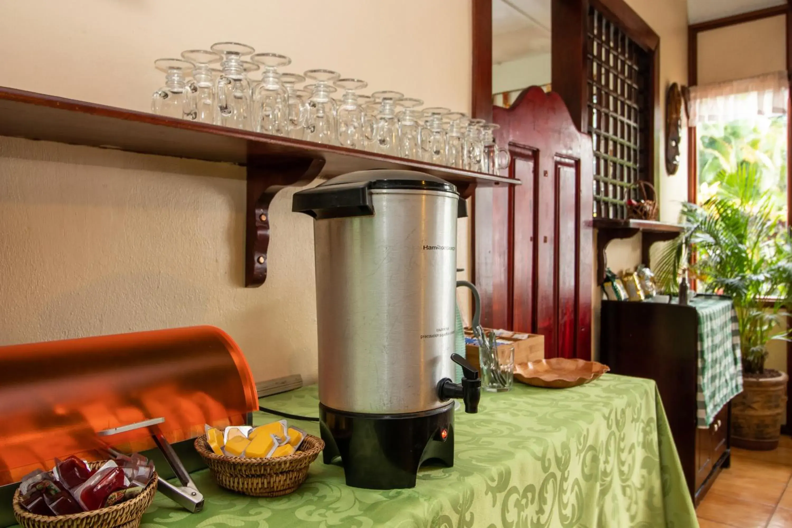 Coffee/tea facilities in Hotel La Rosa de America